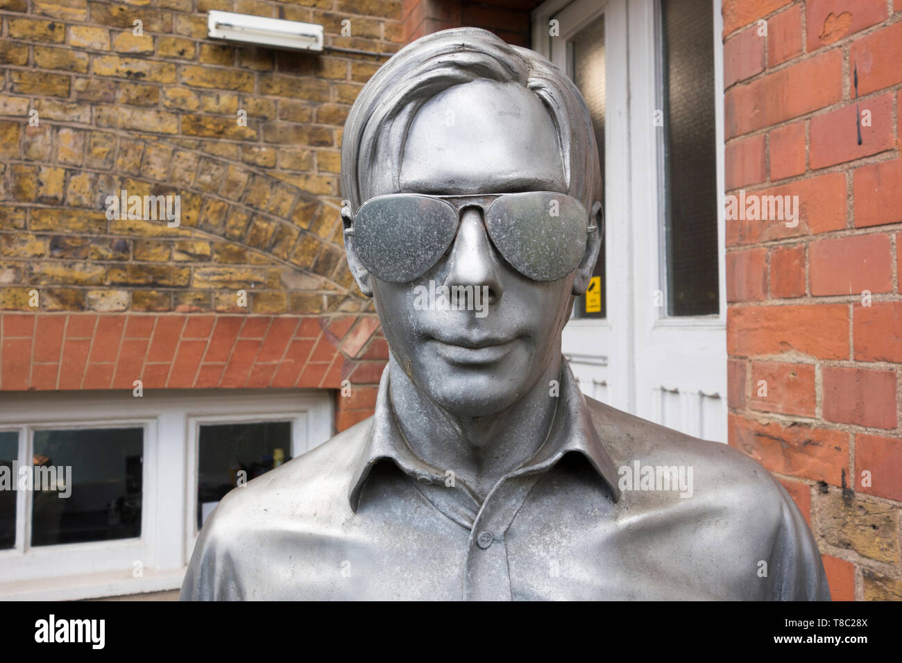 Braun Don Aluminium Skulptur an der Jerwood Platz Galerie auf der Union Street, Southwark, London, UK Stockfoto