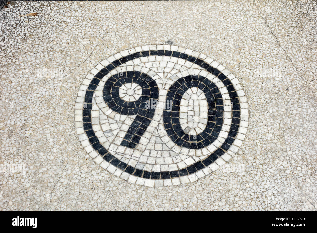 Eine Mosaikzahl 90 (nonagenarisch) Stockfoto