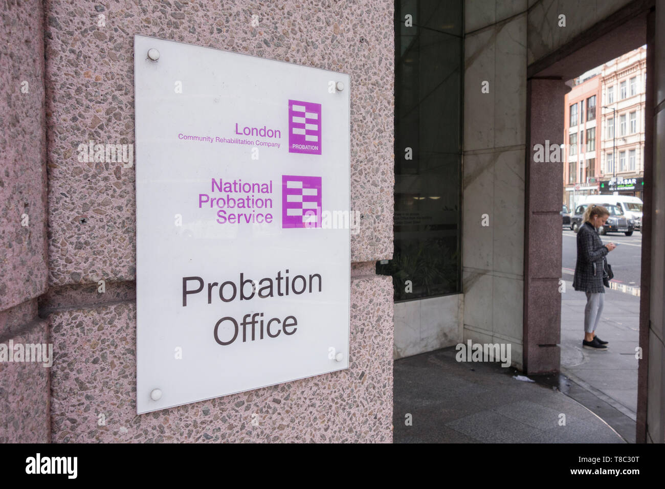 Beschilderung vor dem National Probation Service, Probation Office, Great Dover Street, Southwark, London SE1, England, Großbritannien Stockfoto