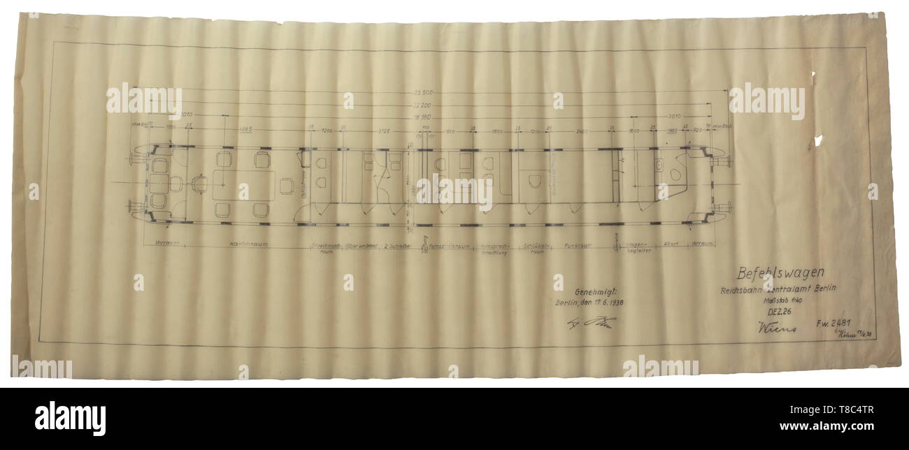 Adolf Hitler-Befehl 'Auto' eine Skizze von Hitler für den Befehl Auto seiner speziellen Zug im Maßstab 1:40 Vom 17 Juni 38 und mit Bleistift Unterschrift des Oberreichsbahnrat Günther Wiens von der Deutschen Bahn (Central Office Reichsbahn-Zentralamt, RZA). Hitlers Unterschrift mit Tinte. Detaillierte Ansicht von oben auf transparentem Papier mit allen Angaben für den Vorraum, Karte Zimmer und Zimmer für die Officer des Tages, zwei Sekretärinnen, eine telegrapher, Telefon, Radio operator und Telefonzentrale. Gesamtlänge der Befehl Auto 23,5 m. Gerollt, ca. 33,5 x 86 cm, s, Editorial-Use - Nur Stockfoto