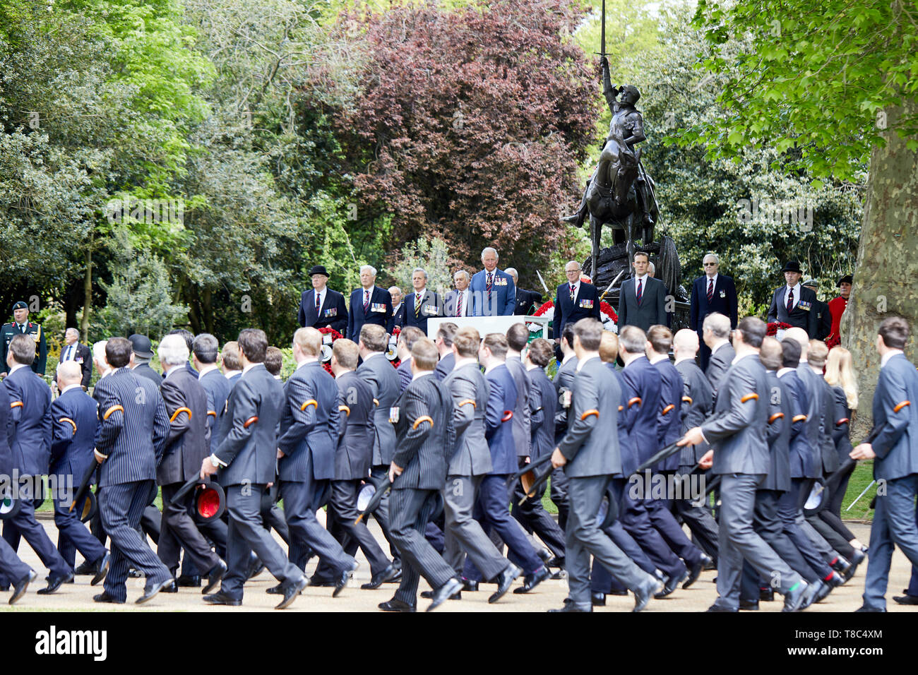 London, Großbritannien, 12. Mai 2019: Seine Königliche Hoheit Prinz von Wales prüft in Vergangenheit und Gegenwart kavalleristen als Teil der 94. jährliche Parade der Kombinierten Kavallerie Alte Kameraden Association im Hyde Park. Stockfoto