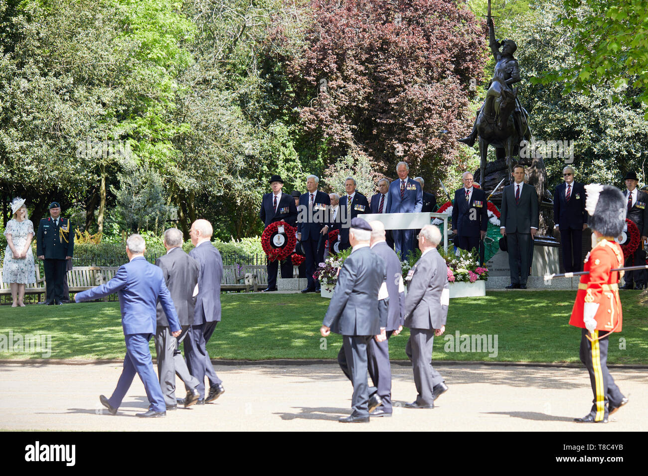 London, Großbritannien, 12. Mai 2019: Seine Königliche Hoheit Prinz von Wales prüft in Vergangenheit und Gegenwart kavalleristen als Teil der 94. jährliche Parade der Kombinierten Kavallerie Alte Kameraden Association im Hyde Park. Stockfoto