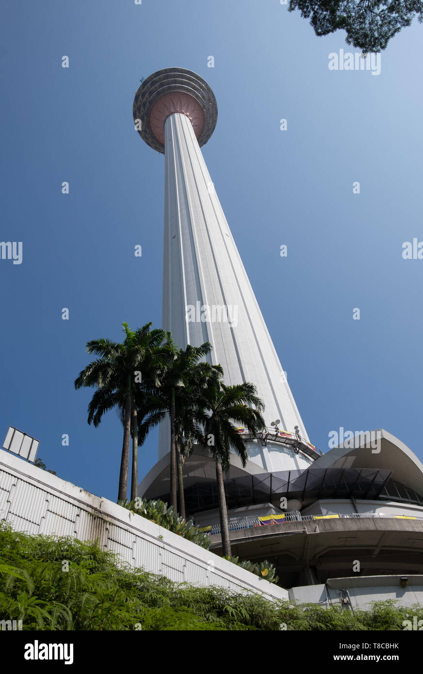 Low Angle View von Kuala Lumpur Tower, Kuala Lumpur, Malaysia Stockfoto