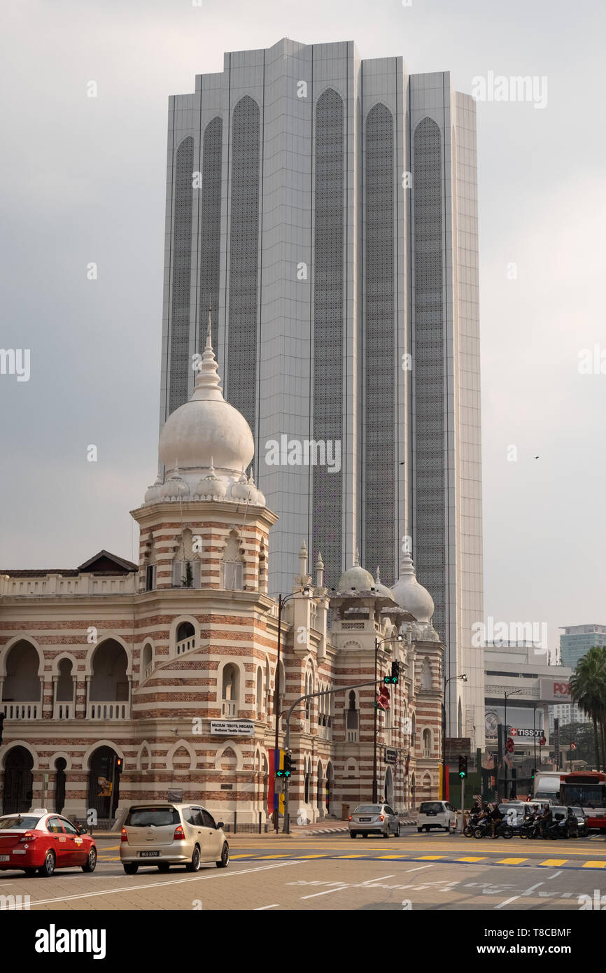 Die nationalen Textilmuseum und Dayabumi Komplex im Hintergrund, Kuala Lumpur, Malaysia Stockfoto