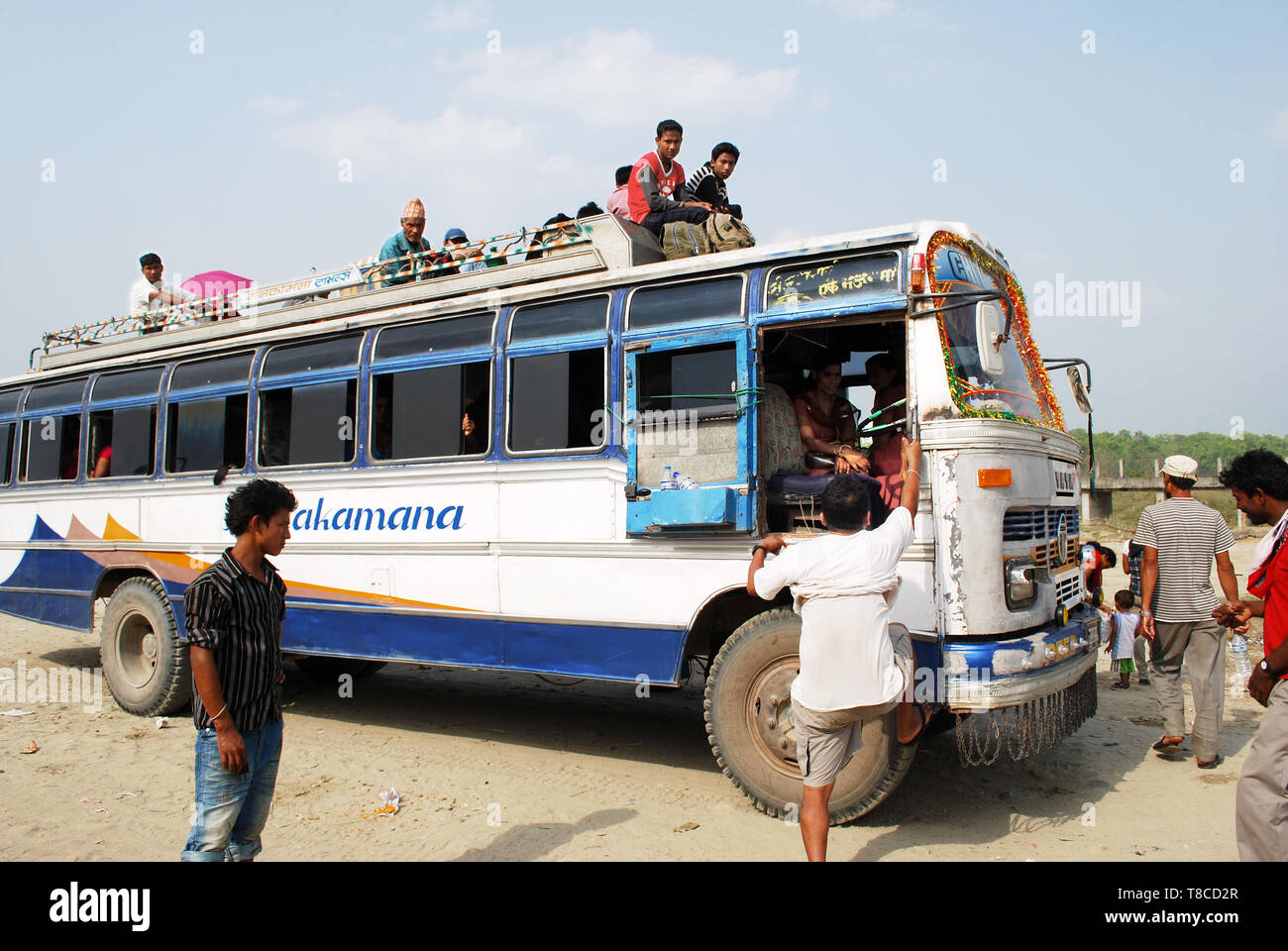 Nepali Bus überlastet, Nepal Stockfoto