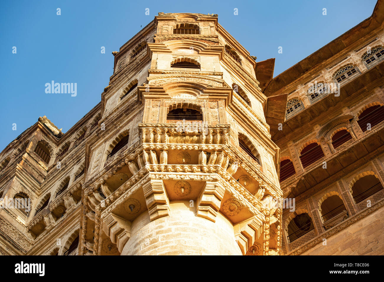 Atemberaubende Aussicht auf die alten Mehrangarh Fort bei einem schönen Sonnenuntergang. Jodhpur, Rajasthan, Indien. Stockfoto