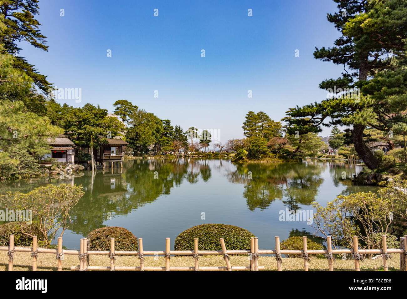Kasumi Teich im Garten Kenrokuen. Kanazawa, Präfektur Ishikawa, Japan