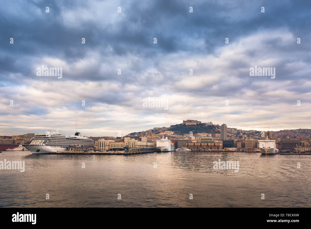 Castel Sant'Elmo, der Hafen von Neapel, Italien Stockfoto