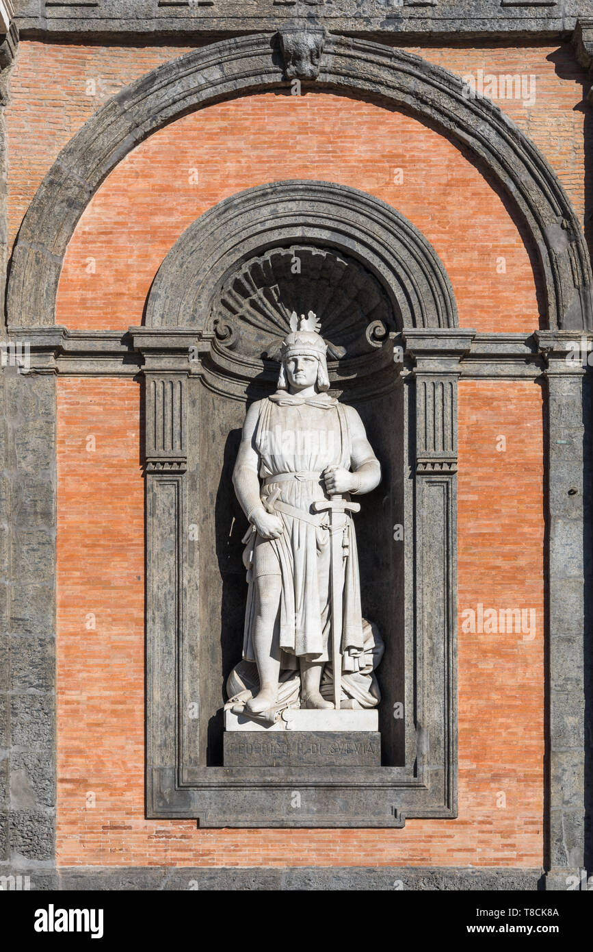 Statuen der Könige von Neapel, Royal Palace, Neapel, Italien Stockfoto