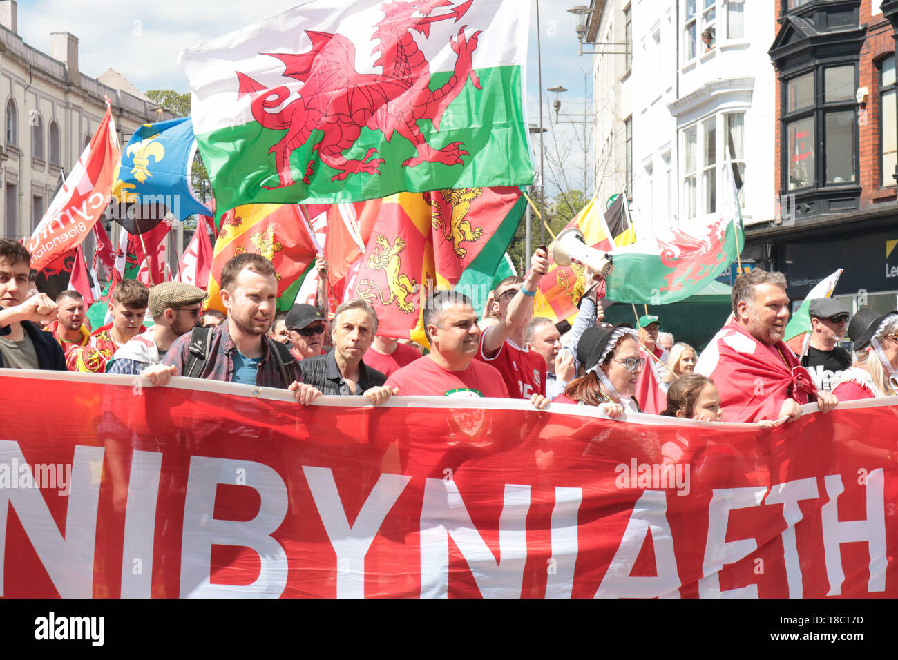 Cardiff, Wales, UK. 11. Mai 2019. Waliser für den Plaid Cymru März für Unabhängigkeit von Cardiff City Hall, nach Cardiff Central Library vereinen. © Nata Stockfoto