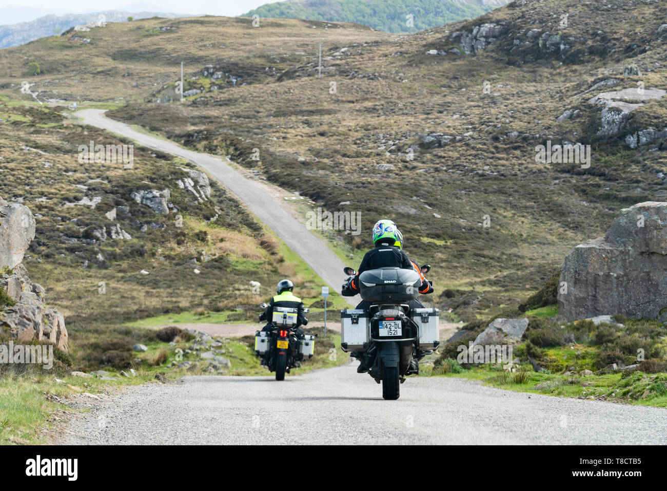 Motorräder an der Nordküste 500 Autowanderstraße im Norden von Schottland, Großbritannien Stockfoto
