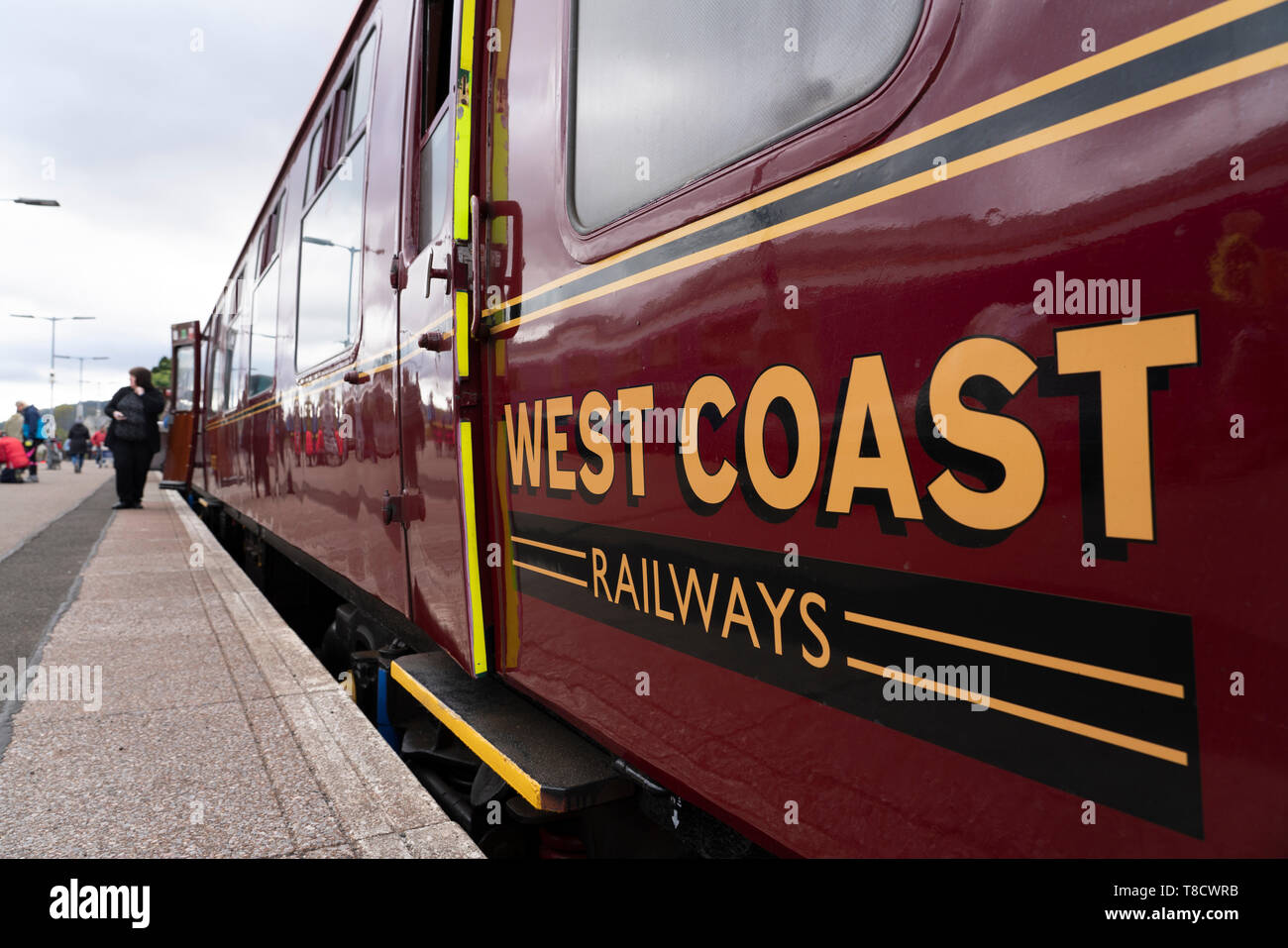 West Coast Eisenbahn wagen, die Touristen auf Jacobite Steam Train Station in Fort William in Schottland, Großbritannien Stockfoto