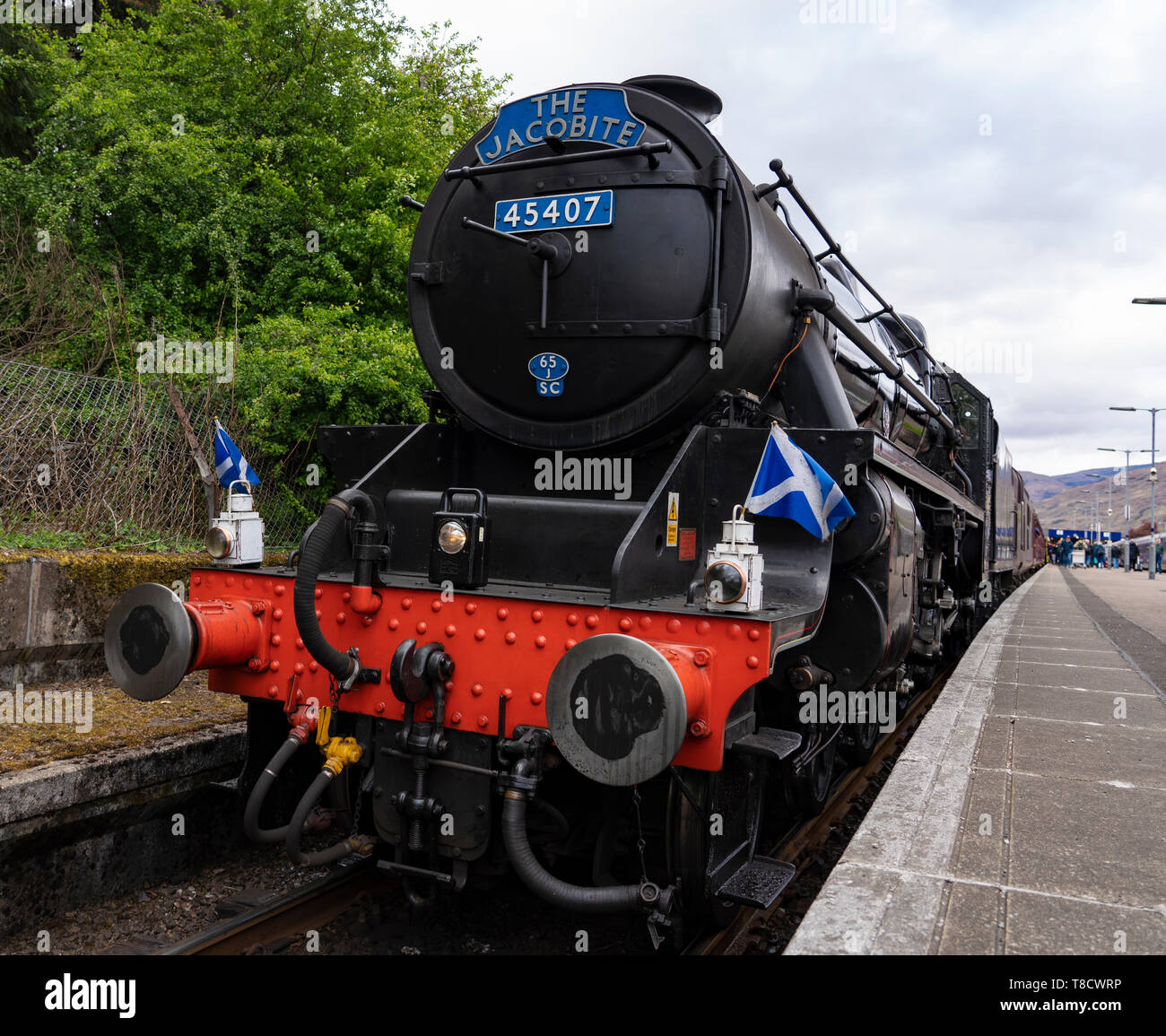 Der Lancashire Füsilier Rauchfahne, bekannt als Das jacobite, ziehen touristischen Zug an der West Highland Line in Fort William in Schottland, Großbritannien Stockfoto