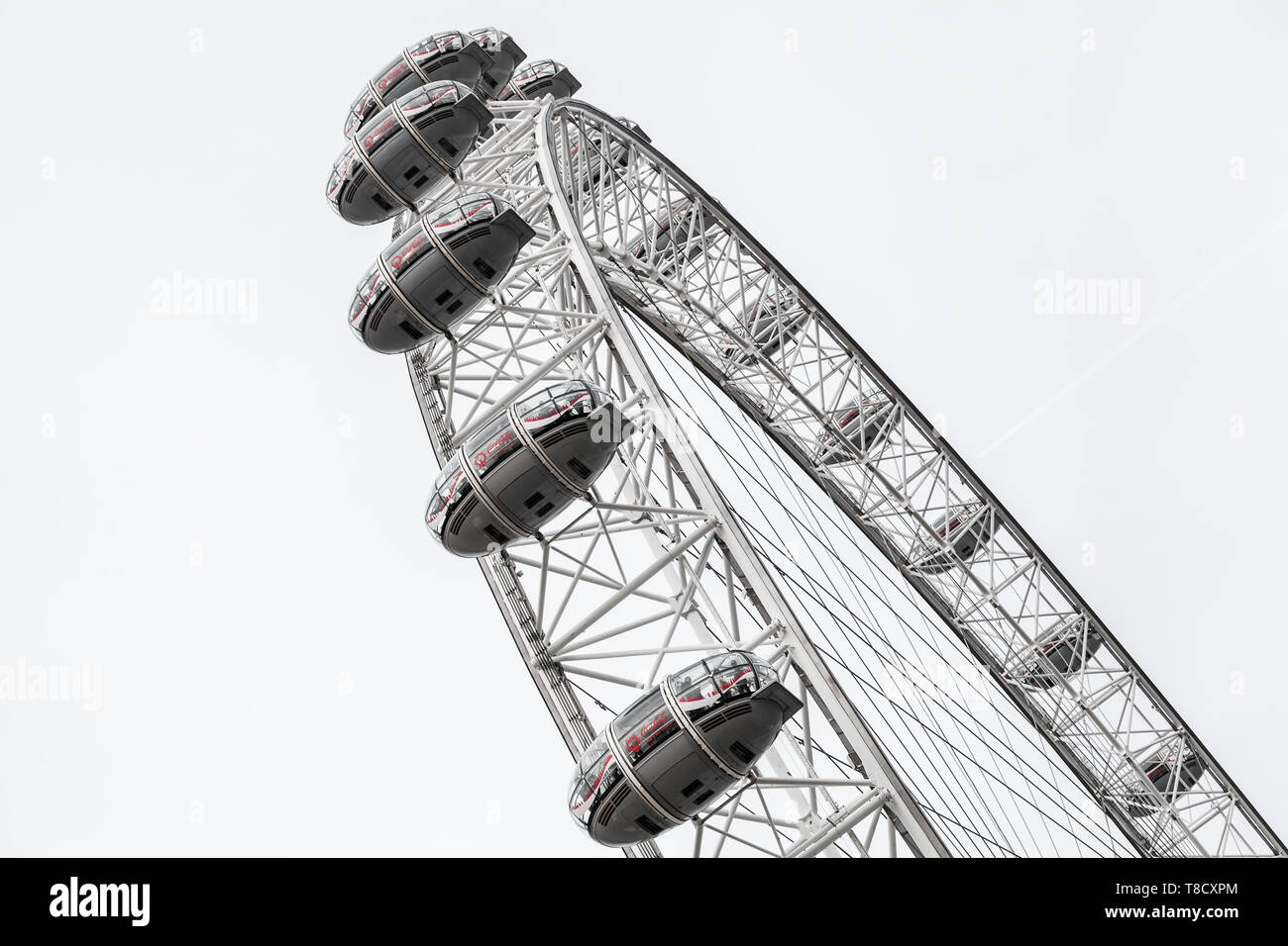 London, Großbritannien, 31. Oktober 2017: London Eye Riesenrad am Südufer der Themse in London montiert Stockfoto
