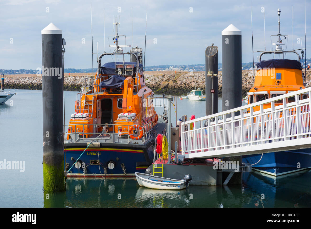 Die brixham RNLI Boot gestartet wird bei einem Notfall, Brixham, Devon, Großbritannien Stockfoto