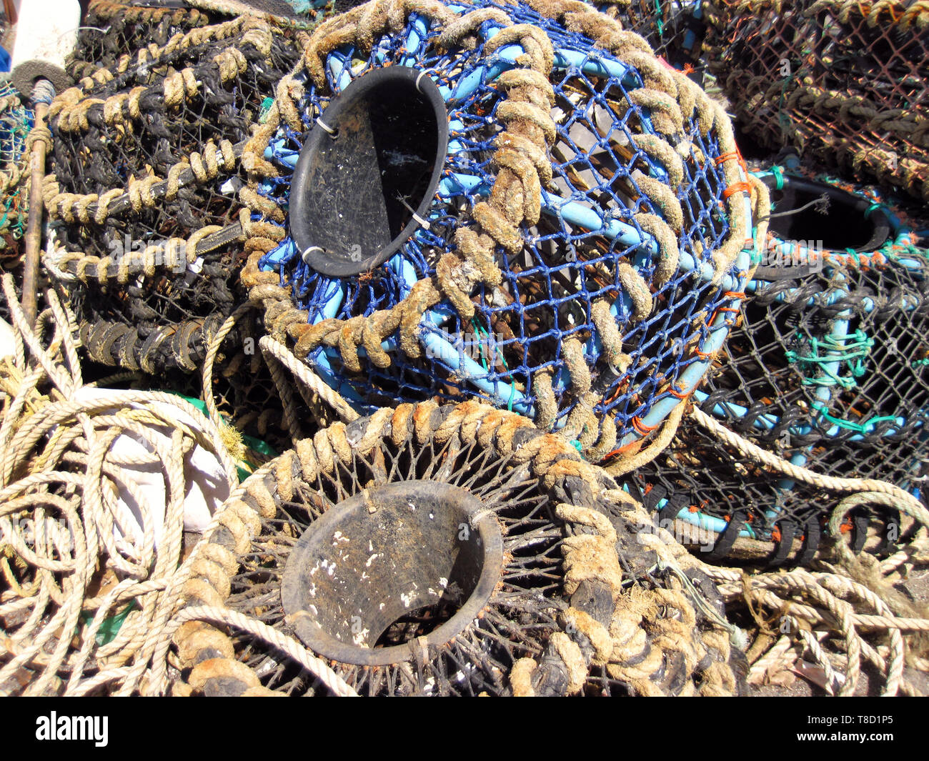 Bunte Seil Fisch, Krabben mesh Traps in einem Stapel Stockfoto