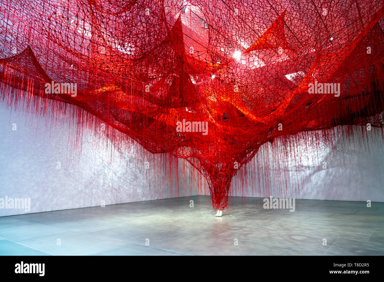 Dezember 2018 - Chiharu Shiota Ausstellung bin irgendwo e Else' in Blain Südlichen, London, UK Stockfoto