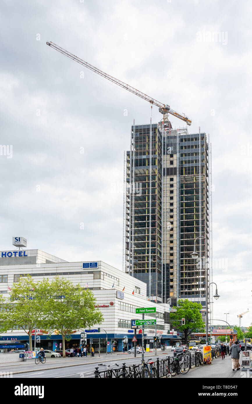 Die steglitz Kreisel (Steglitzer Kreisel) derzeit einer kompletten Renovierung im Berliner Stadtteil Steglitz, im Frühjahr 2019, Berlin, Deutschland Stockfoto