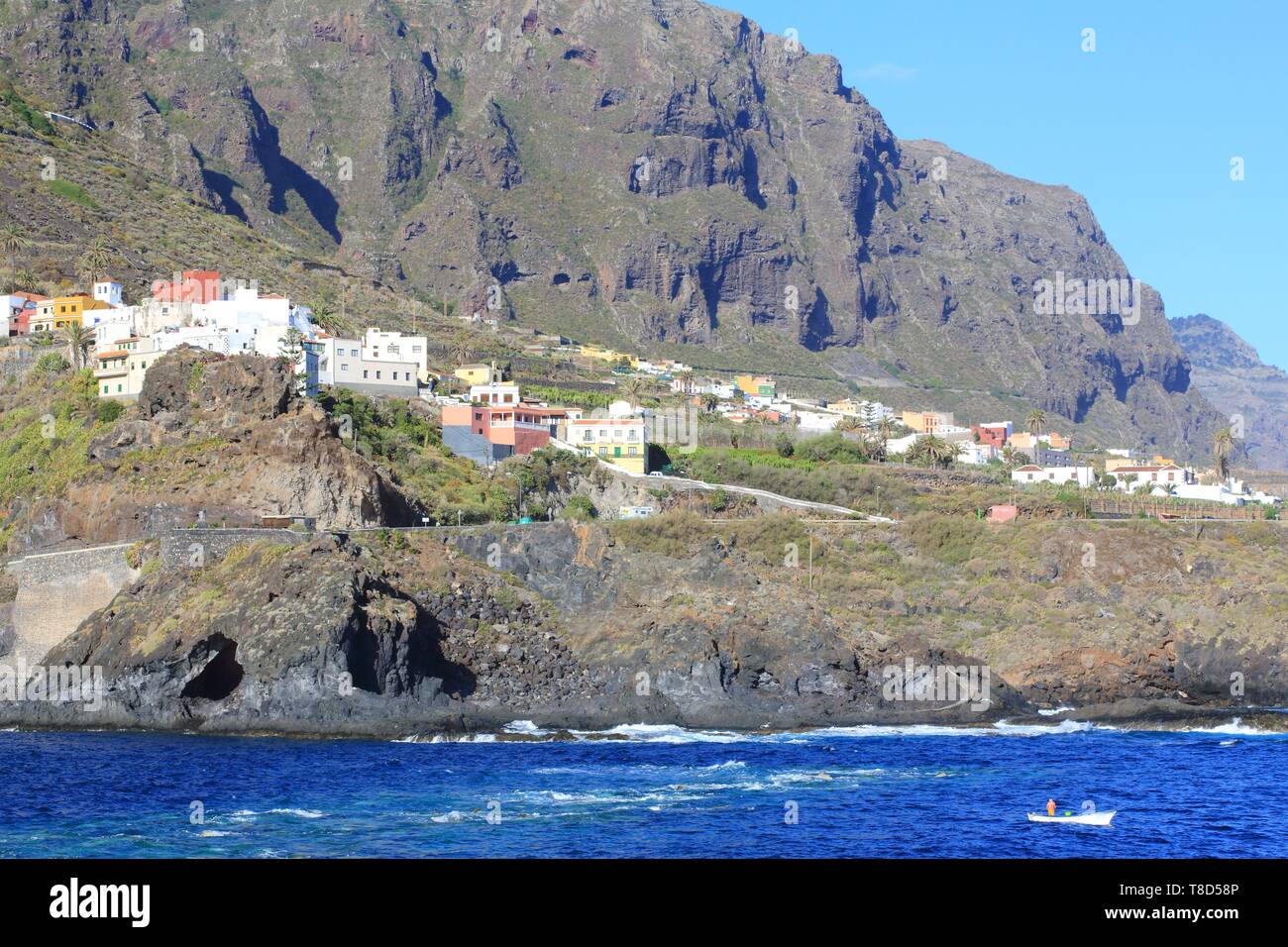 Spanien, Kanarische Inseln, Teneriffa, Provinz Santa Cruz de Tenerife, San Pedro de Daute von Garachico gesehen Stockfoto