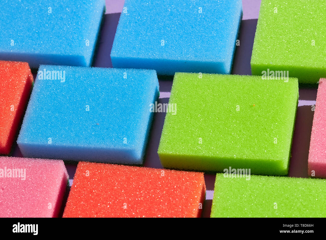 Sammlung der Schwämme für den Abwasch, Ansicht von oben Foto. haus reinigung, Business. Montessori spiele Stockfoto