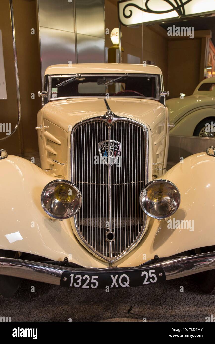 Frankreich, Doubs, Montbeliard, Sochaux, das Museum der Abenteuer Peugeot, das erste Cabrio 1933 Schnitte 401 44 CH Motor 4 Zylinder 1720 cm Würfel in 79 Kopien Stockfoto