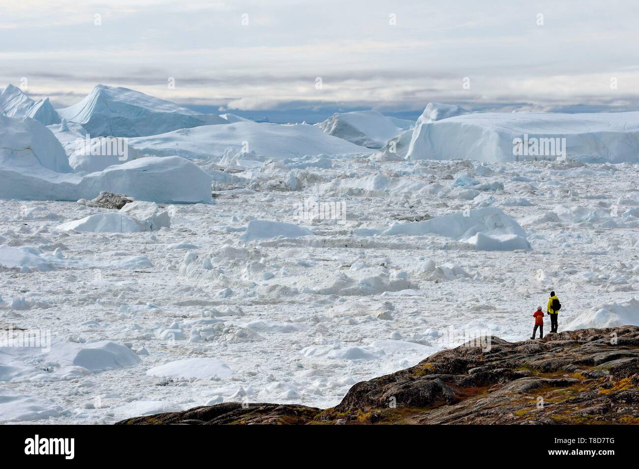 Grönland, Westküste, Diskobucht, Ilulissat, Wanderer am Rande des icefjord UNESCO Weltkulturerbe, ist die Mündung des Sermeq Kujalleq Jakobshavn Gletscher (Gletscher) Stockfoto