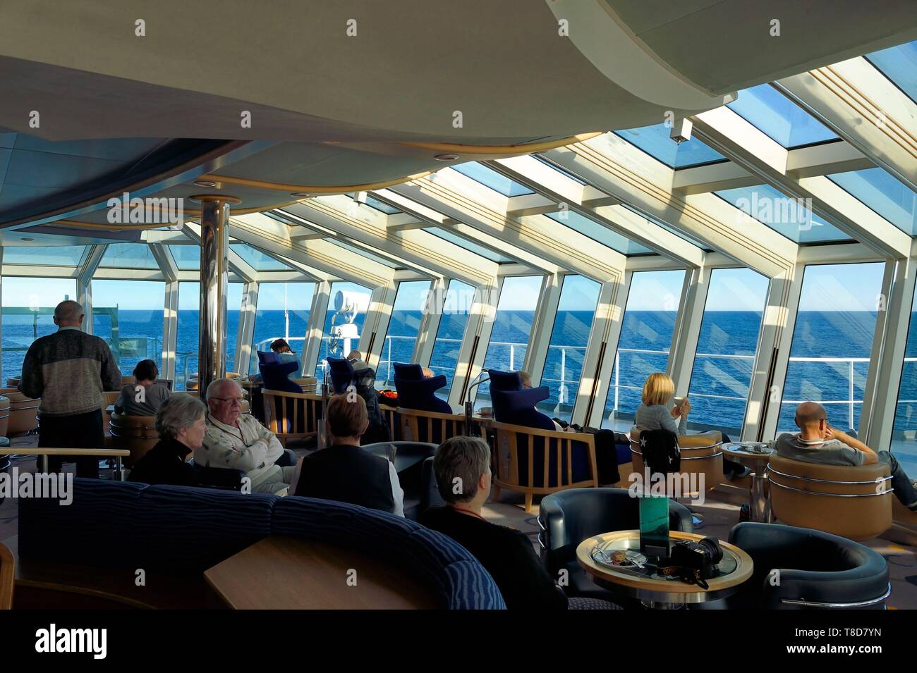 Grönland, Westküste, Hurtigruten MS Fram Kreuzfahrtschiff, die Panorama Lounge Stockfoto