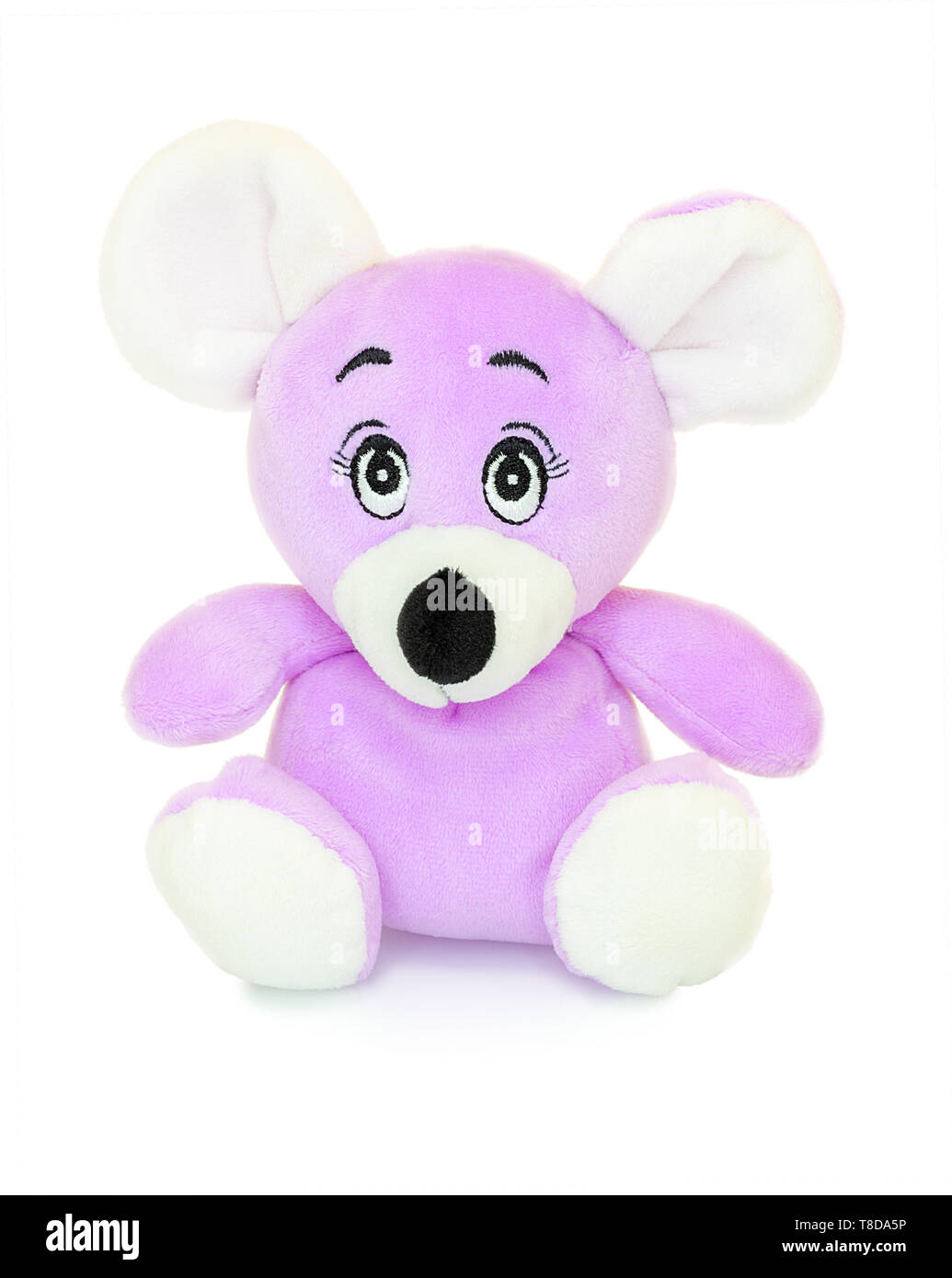 Maus Plüschtier Puppe auf weißem Hintergrund mit Schatten Reflexion isoliert. Maus Plüsch gefüllte Puppe auf weißem Hintergrund. Farbige gefüllte Maus Spielzeug. Purpl Stockfoto