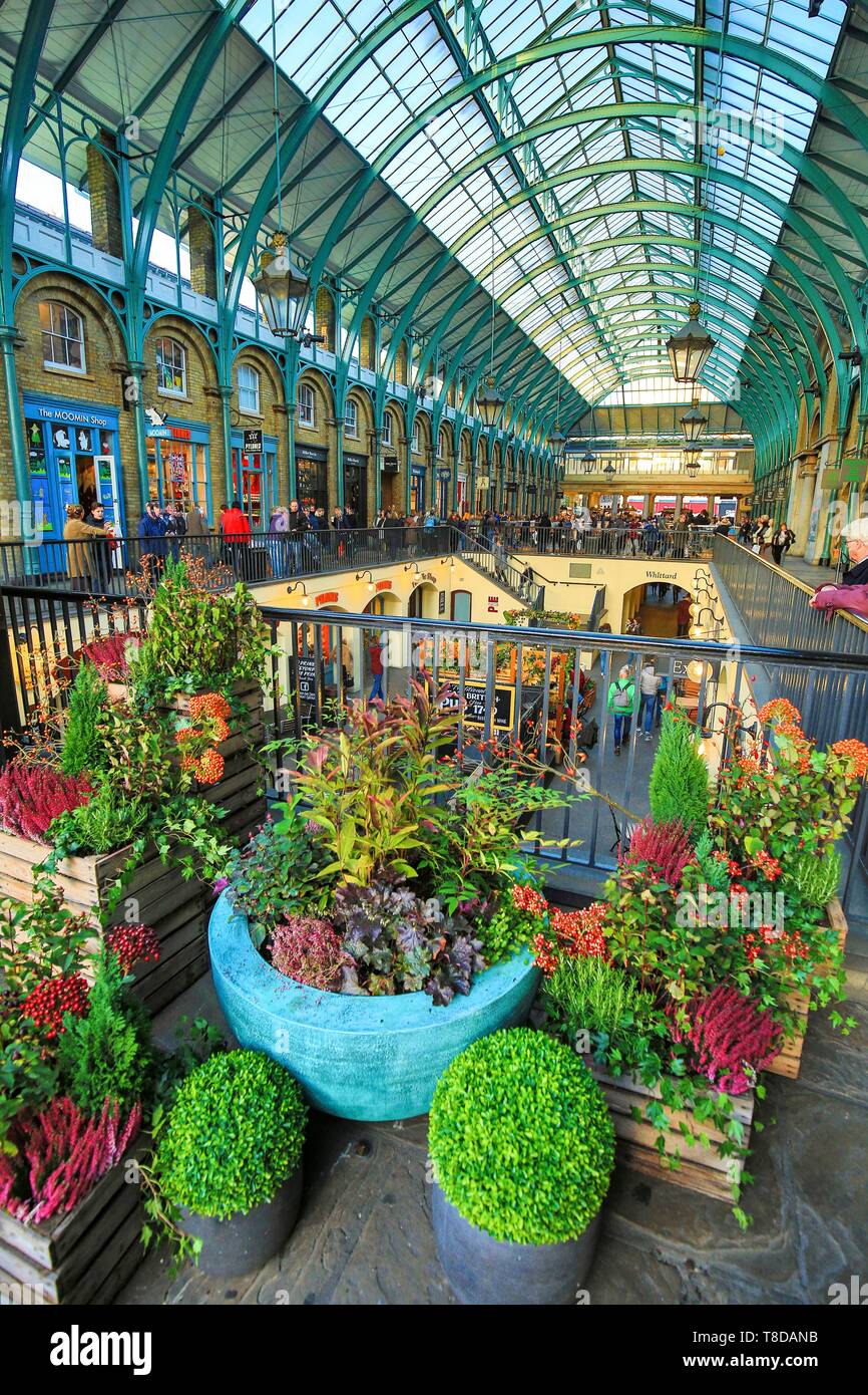 Großbritannien, London Covent Garden District, der ehemaligen Obst- und Gemüsemarkt auf dem zentralen Platz, jetzt eine kommerzielle und touristische Website Stockfoto