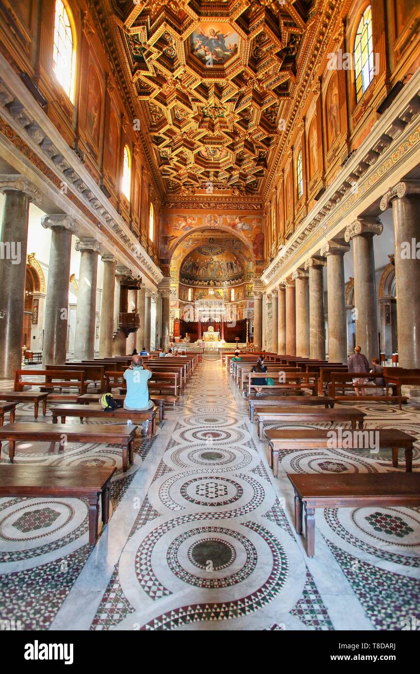 Italien, Latium, Rom, Altstadt zum Weltkulturerbe der UNESCO, Innenraum der Basilika Santa Maria in Trastevere im Viertel Trastevere am rechten Ufer des Tiber Stockfoto