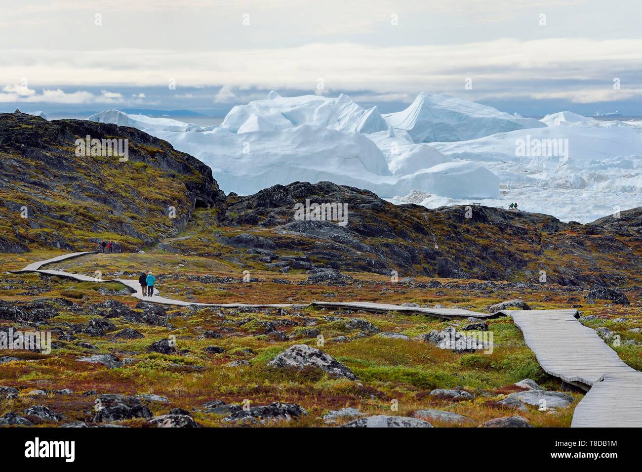 Grönland, Westküste, Diskobucht, Ilulissat Icefjord UNESCO Weltkulturerbe, ist die Mündung des Sermeq Kujalleq Jakobshavn Gletscher (Gletscher), Wandern auf dem Holzsteg der Sermermiut Website gehen Stockfoto