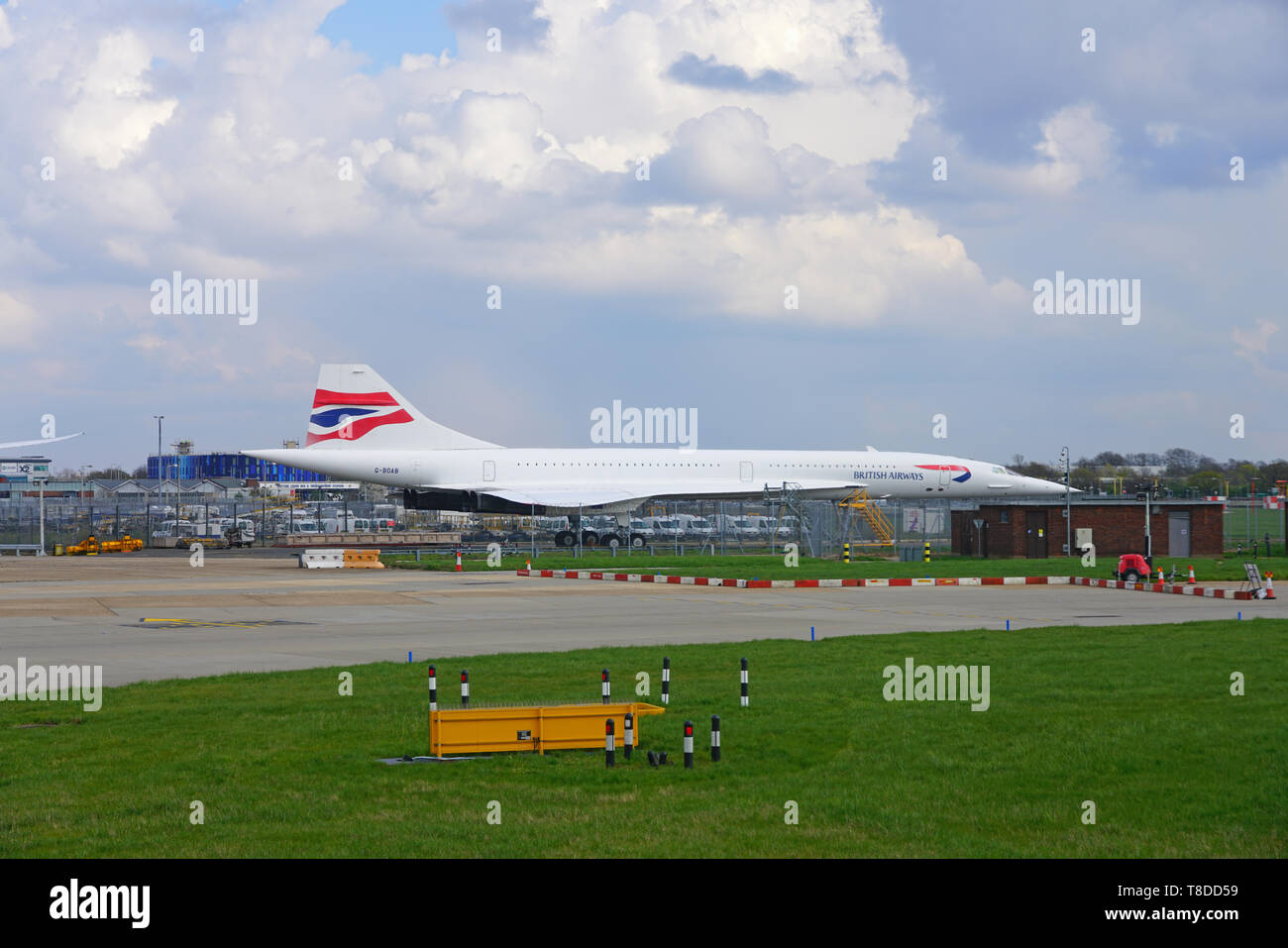 HEATHROW, ENGLAND-3 APR 2019 - ein pensionierter Überschalljet Concorde Flugzeug von British Airways (BA) ist in der ständigen Ausstellung im London Heathrow Int Stockfoto