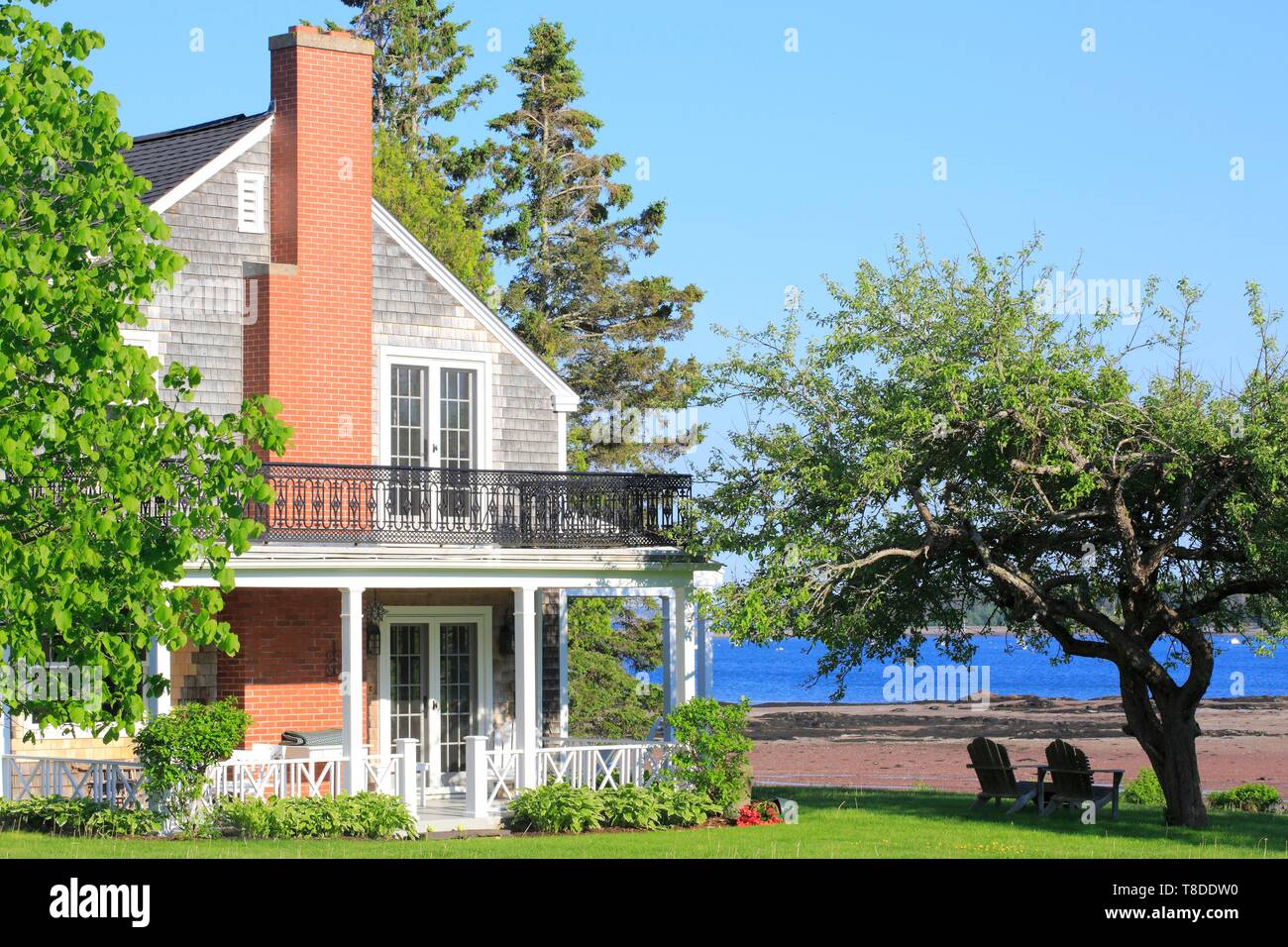 Kanada, New Brunswick, Charlotte County, St. Andrews, Haus am Meer (Bucht von Fundy) Stockfoto