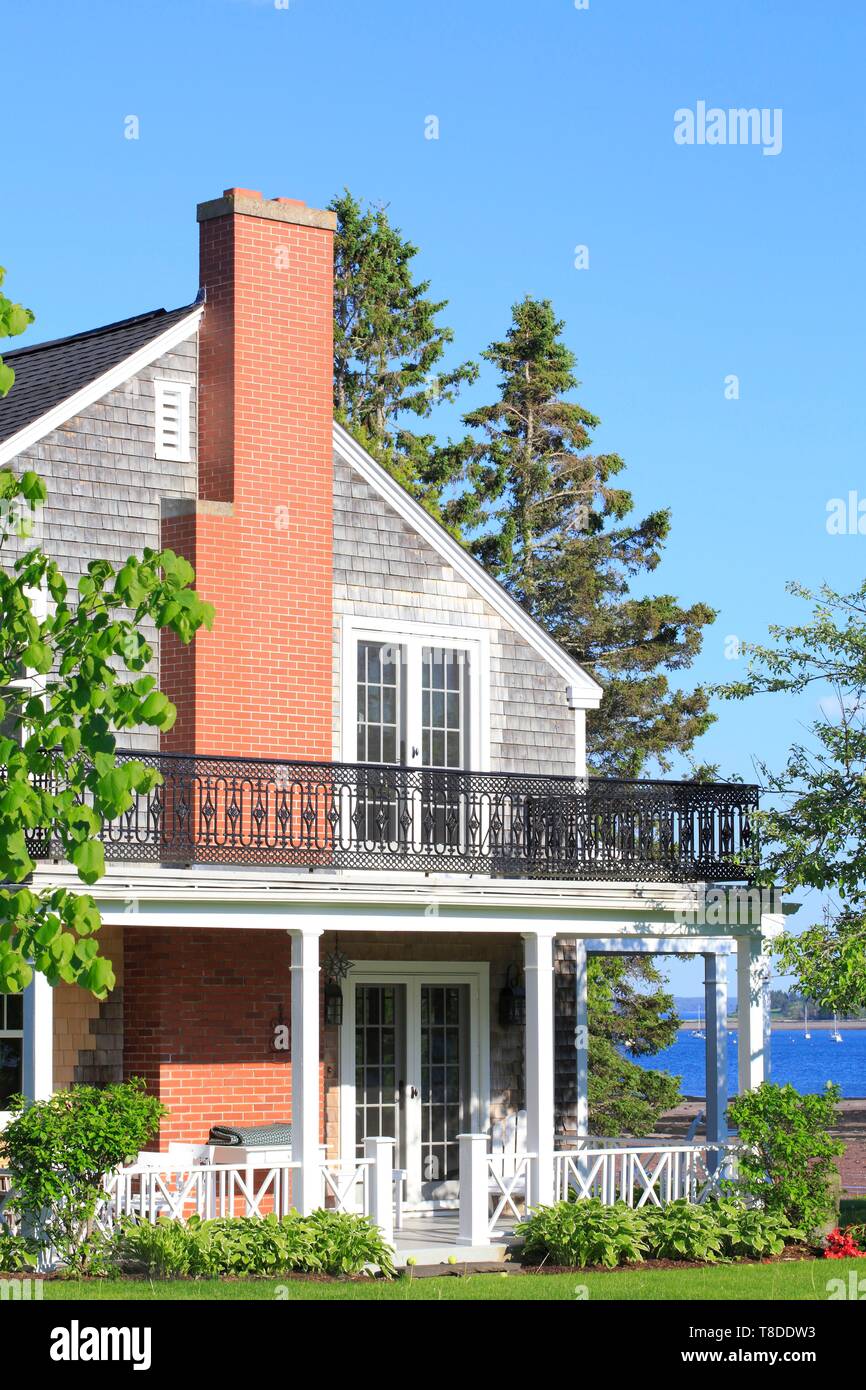 Kanada, New Brunswick, Charlotte County, St. Andrews, Haus am Meer (Bucht von Fundy) Stockfoto