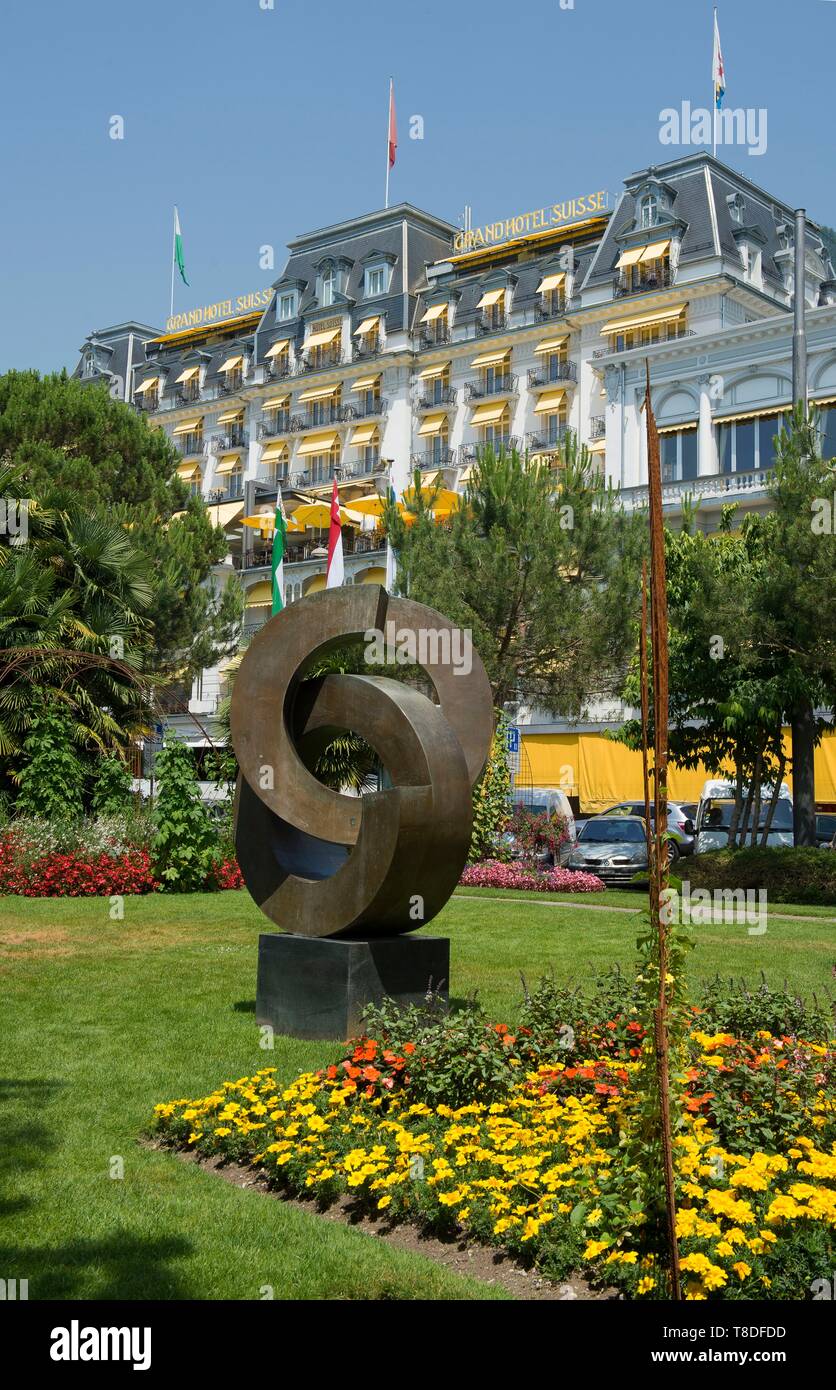 Schweiz, Kanton Waadt, Montreux, eine Skulptur im Garten vor dem Grand  Hotel Majestic Stockfotografie - Alamy