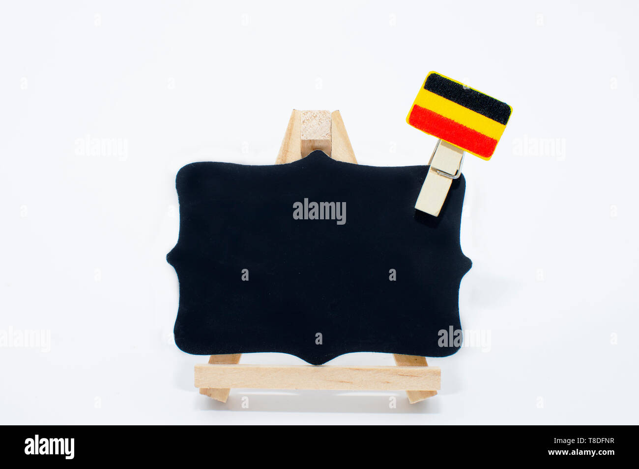 Schule blackboard Zeichen Nachrichten auf weißem Hintergrund zu schreiben. wieder in die Schule und Sprachen lernen. Sprachen sprechen Stockfoto