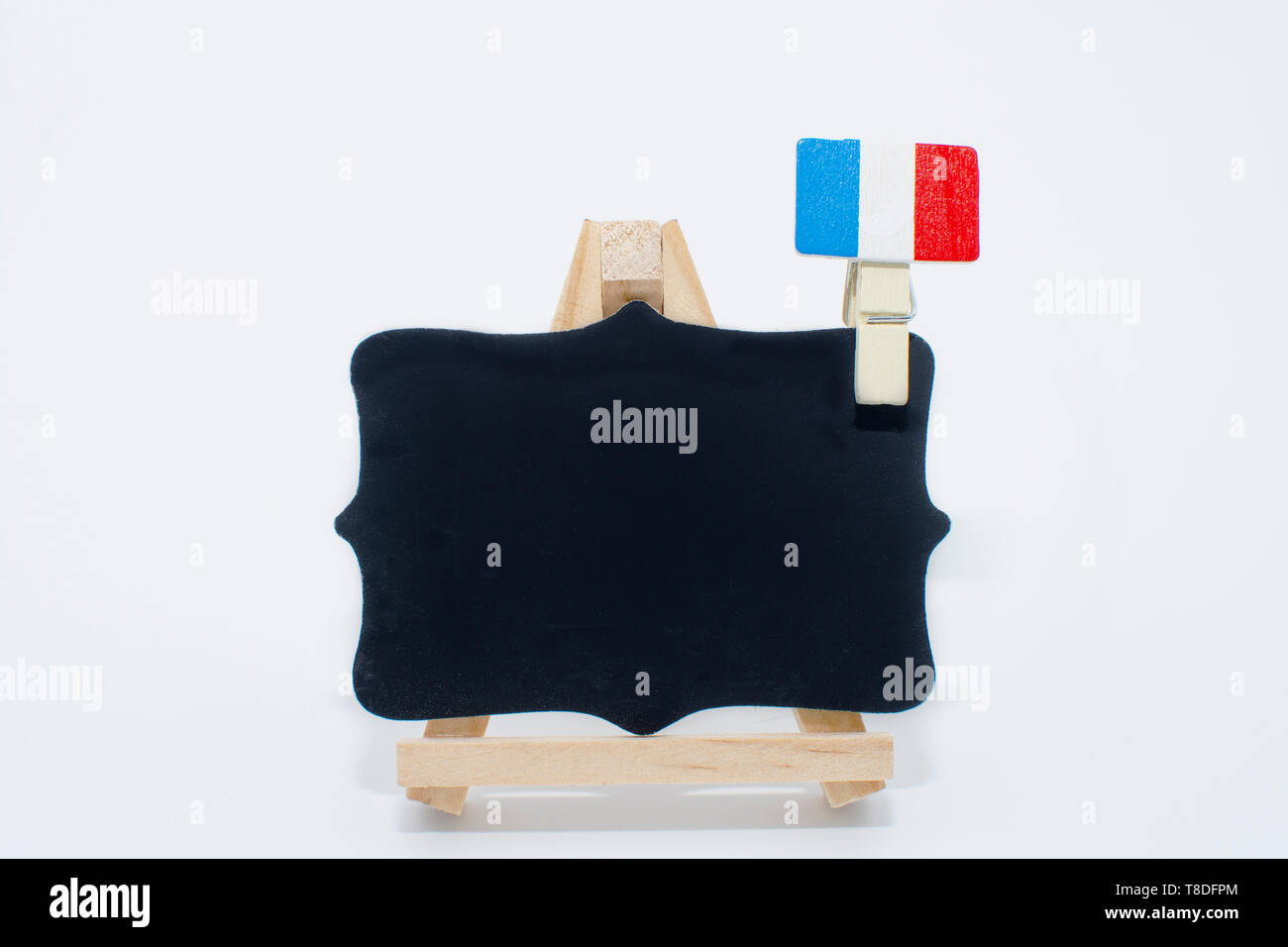 Schule blackboard Zeichen Nachrichten auf weißem Hintergrund zu schreiben. wieder in die Schule und Sprachen lernen. Sprachen sprechen Stockfoto