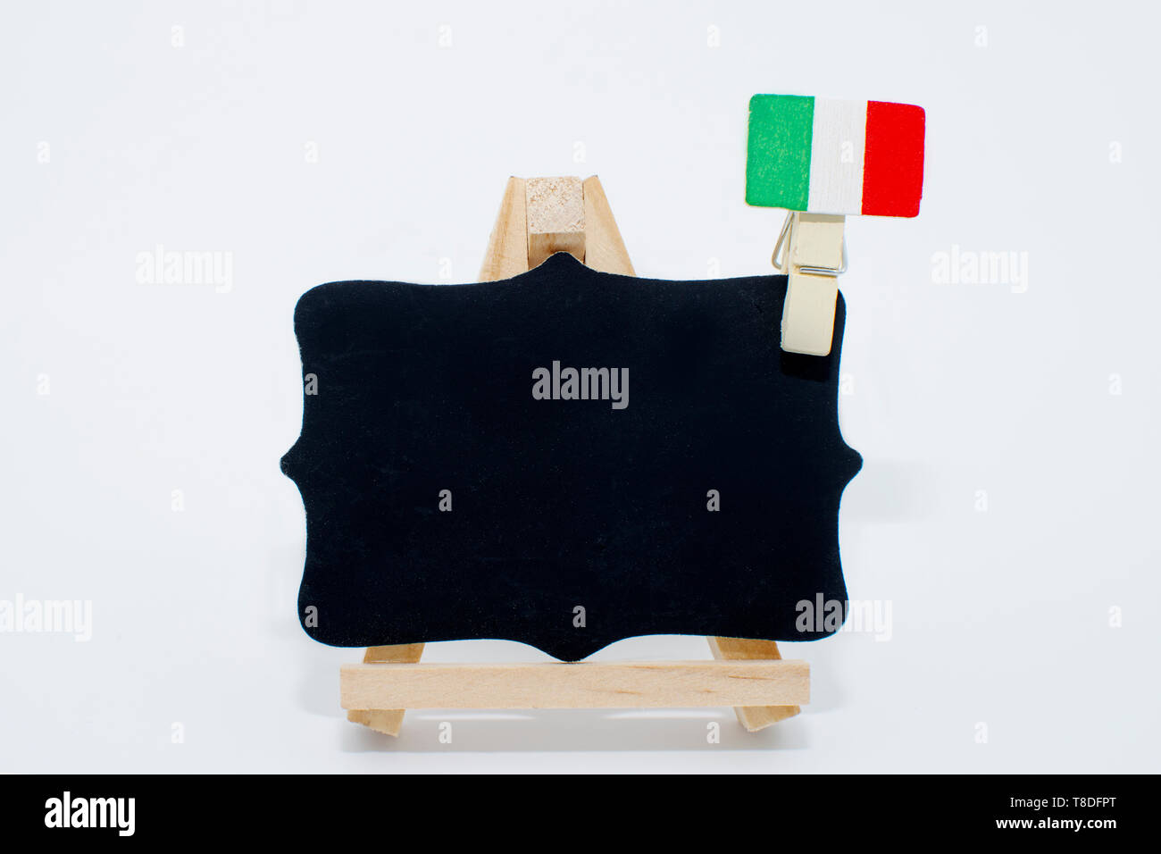 Schule blackboard Zeichen Nachrichten auf weißem Hintergrund zu schreiben. wieder in die Schule und Sprachen lernen. Sprachen sprechen Stockfoto