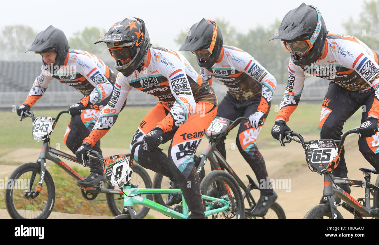 12. Mai 2019 Papendal, Niederlande UCI BMX Supercross World Cup Links: Justin Kimmann (243), Dave van de Burg(8), Bart van Bemmelen (190) en Tino Popma (65) BMX UCI World Cup Supercross Papendal 2019 Stockfoto