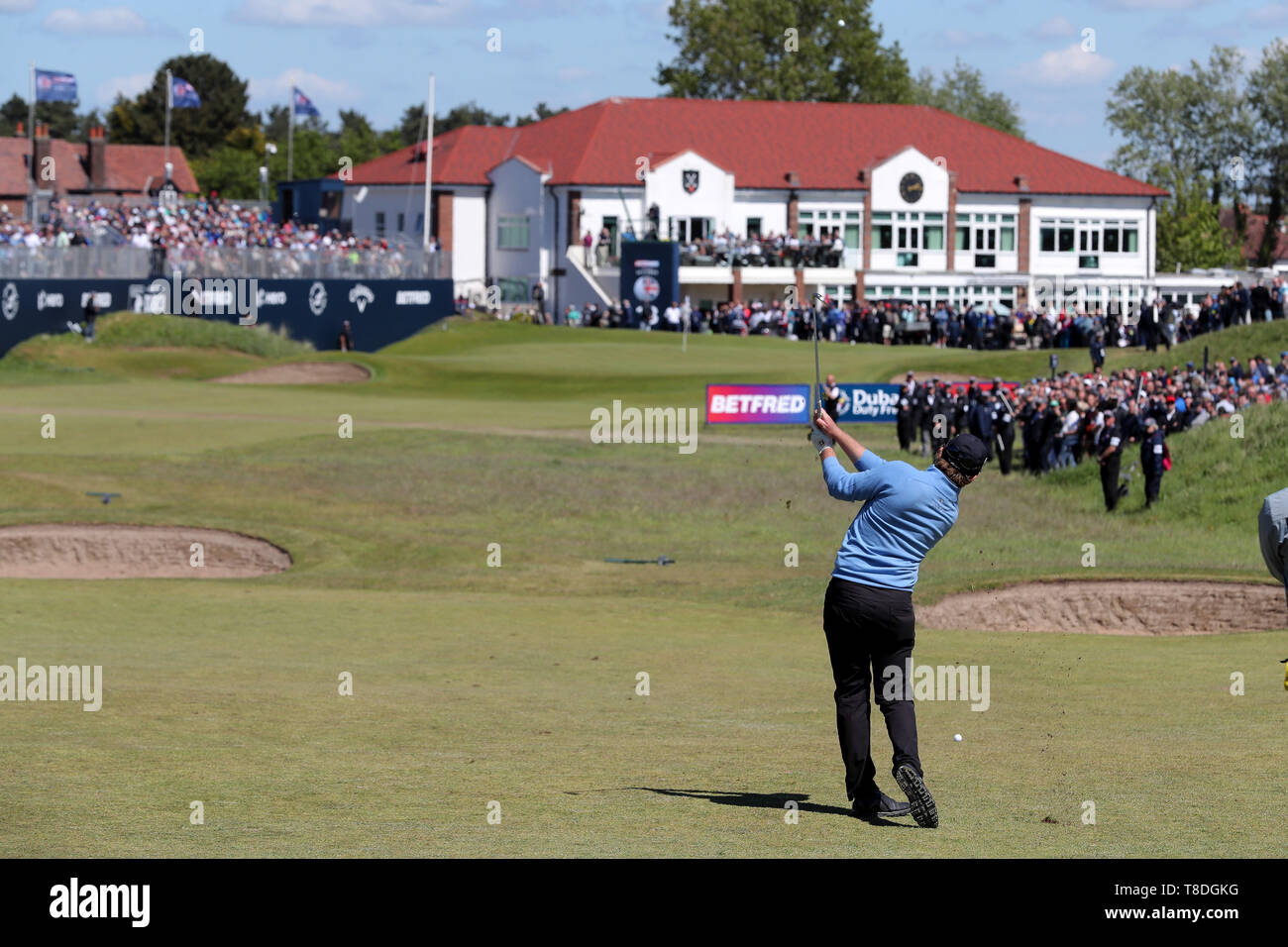 Eddie Pepperell spielt Ansatz zu 18 bei Tag vier der Betfred britischen Meister im Hillside Golf Club, Southport. Stockfoto