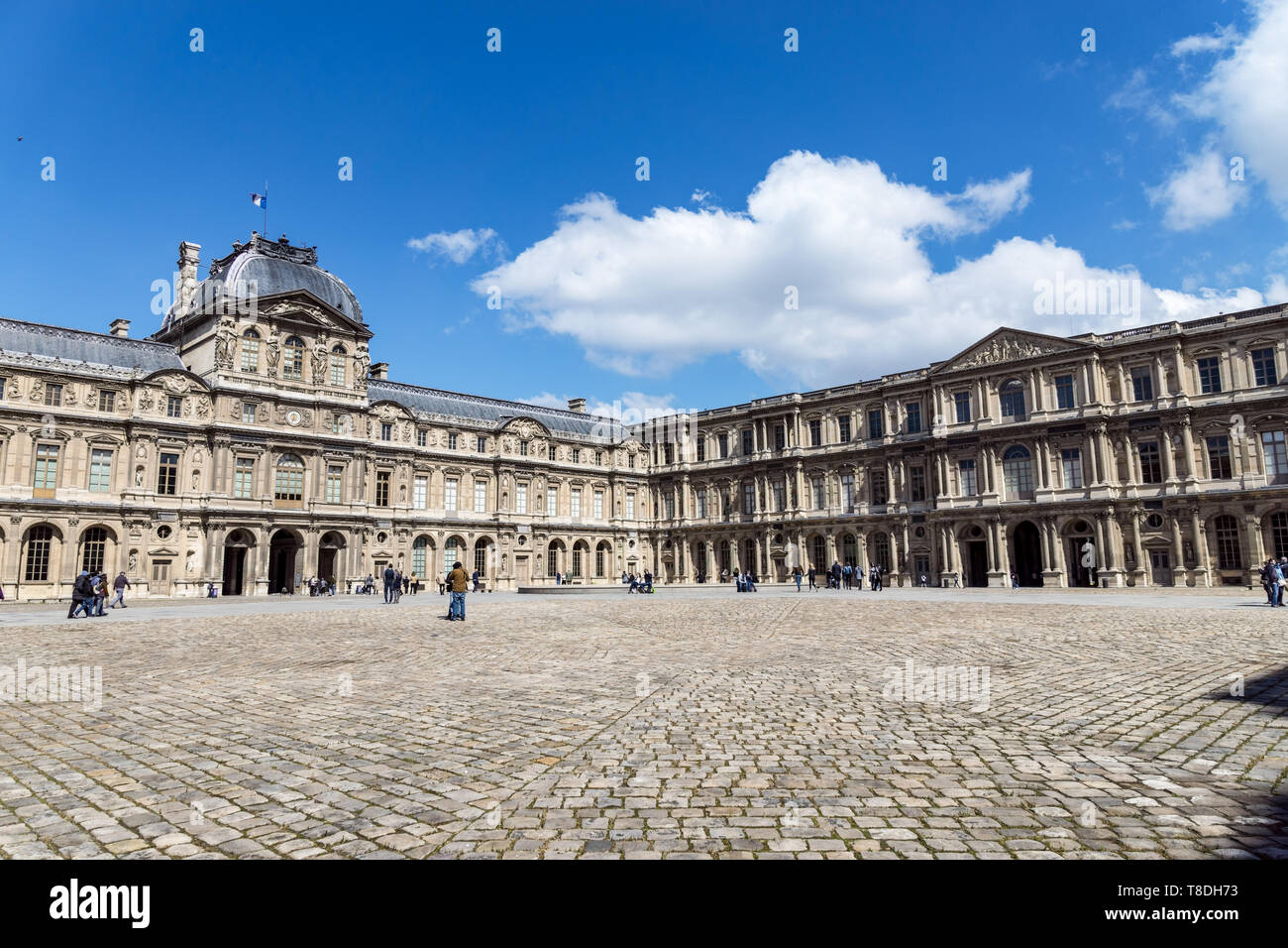 Die Cour Carree (Square) im Innenhof des Louvre in Pari Stockfoto