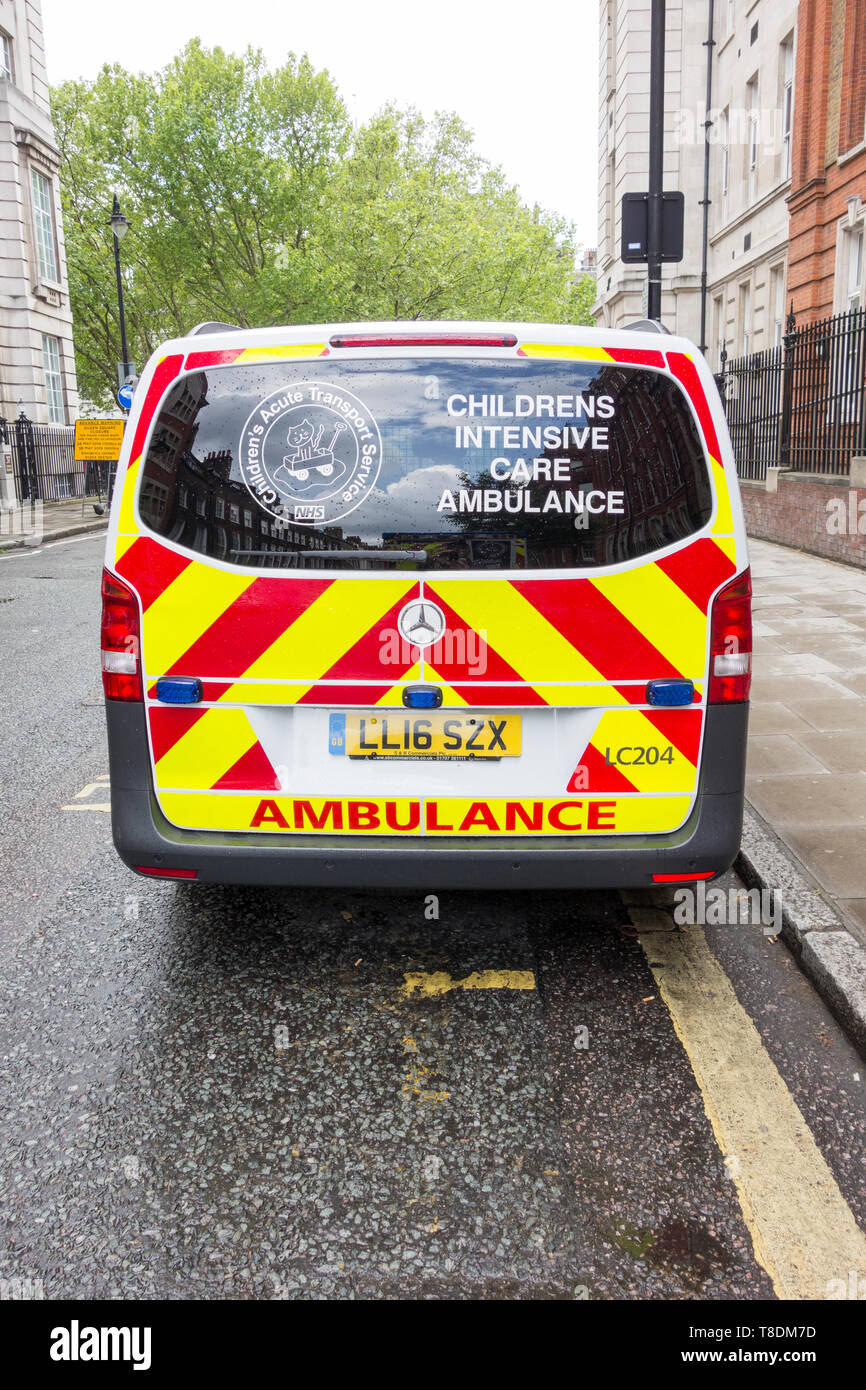 Kinder- Intensivstation Rettungswagen auf Great Ormond Street, London, WC1, UK geparkt Stockfoto