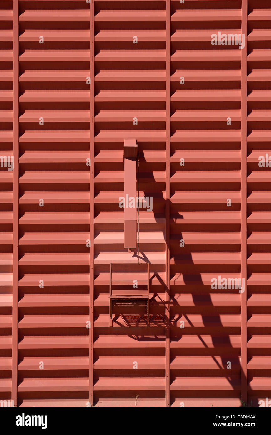 Korn Tüllen & Metall Verkleidung von Getreidesilo landwirtschaftliche Gebäude oder Bauernhof Provence Frankreich Stockfoto