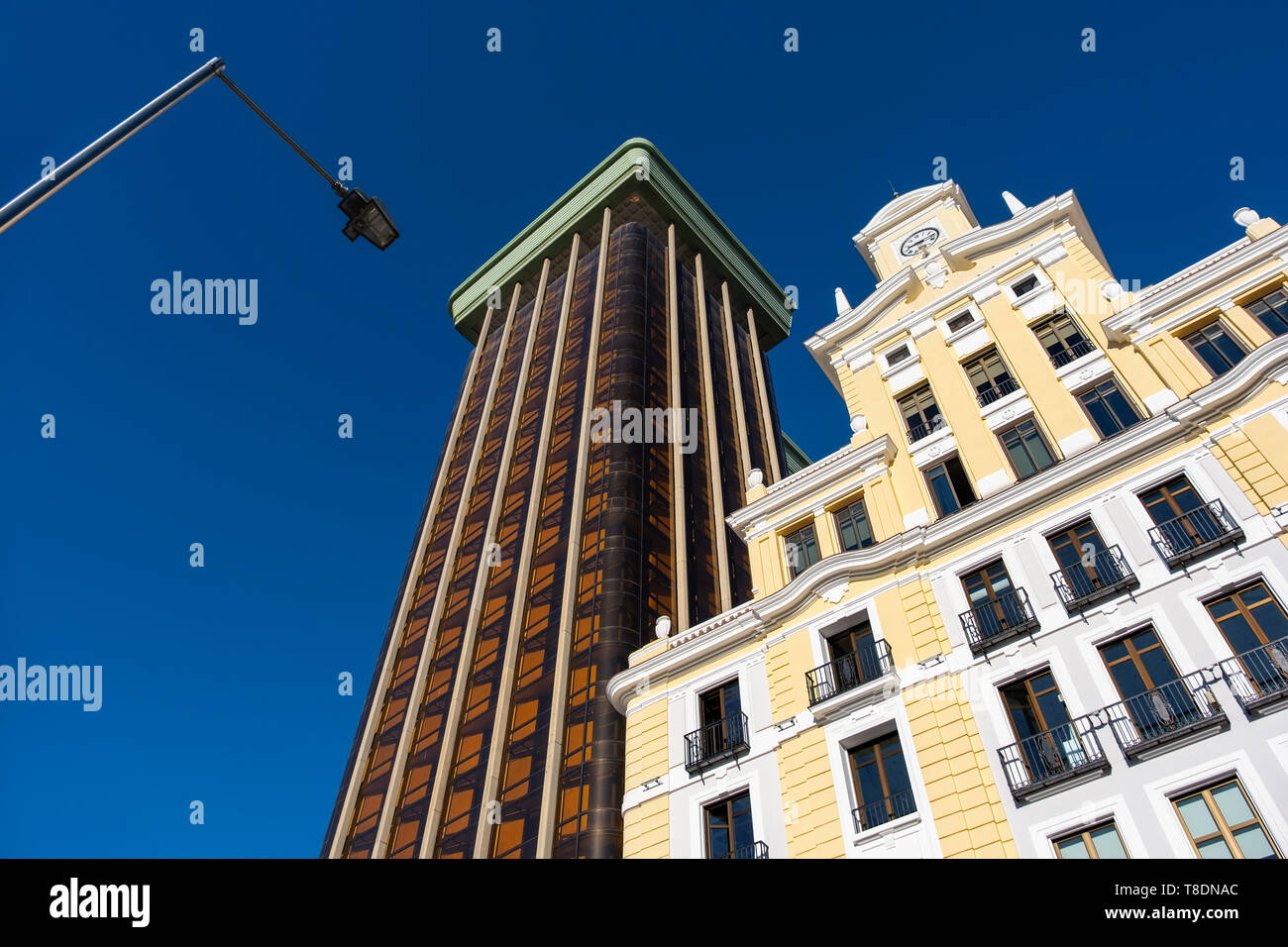 Bürogebäude in Paseo de la Castellana, Doppelpunkt Türme an der Plaza de Colon. Madrid, Spanien Europa Stockfoto
