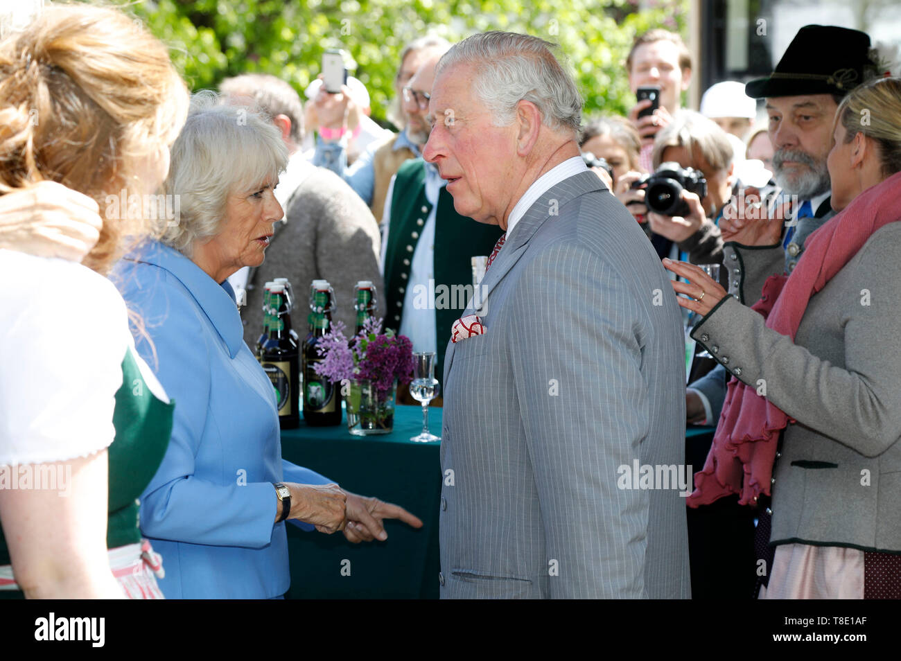 Glonn, Deutschland. 10. Mai, 2019. Camilla, Herzogin von Cornwall und Prinz Charles den Besuch der britischen Royals auf dem Bio-bauernhof Herrmannsdorfer Landwerkstatten. Glonn, 10.05.2019 | Verwendung der weltweiten Kredit: dpa/Alamy leben Nachrichten Stockfoto