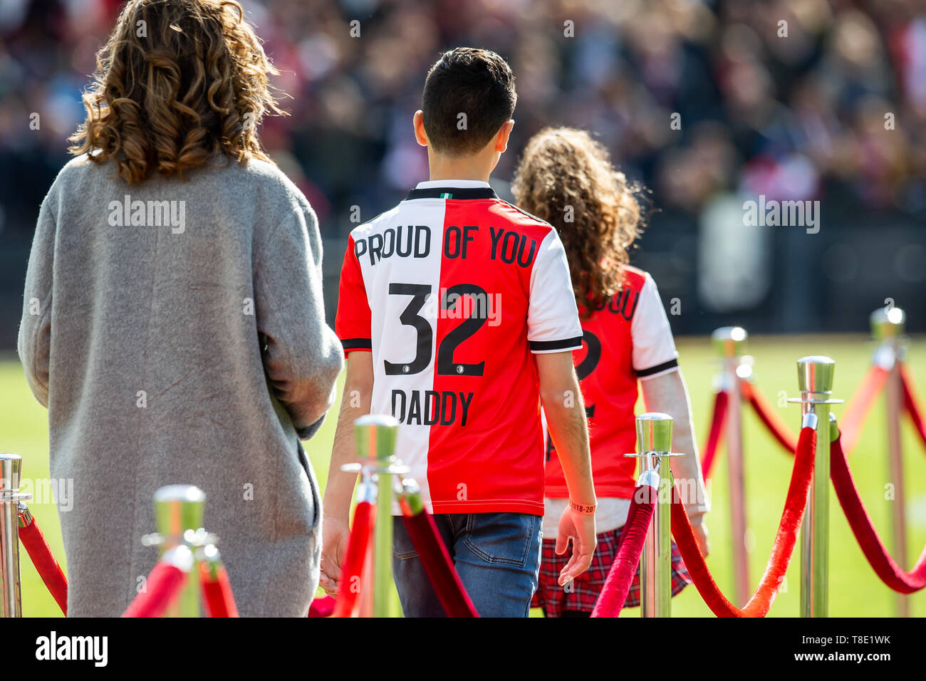 ROTTERDAM, Niederlande, 12-05-2019, Stadion De Kuip, niederländische Fußball, Saison 2018/2019, Eredivisie, Feyenoord - ADO Den Haag, Endergebnis 0-2, Bouchra Van Persie Sohn Shaqueel Van Persie und Tochter Dina Layla Van Persie auf ihrem Weg zu Feyenoord Spieler Robin Van Persie nach dem Spiel Stockfoto
