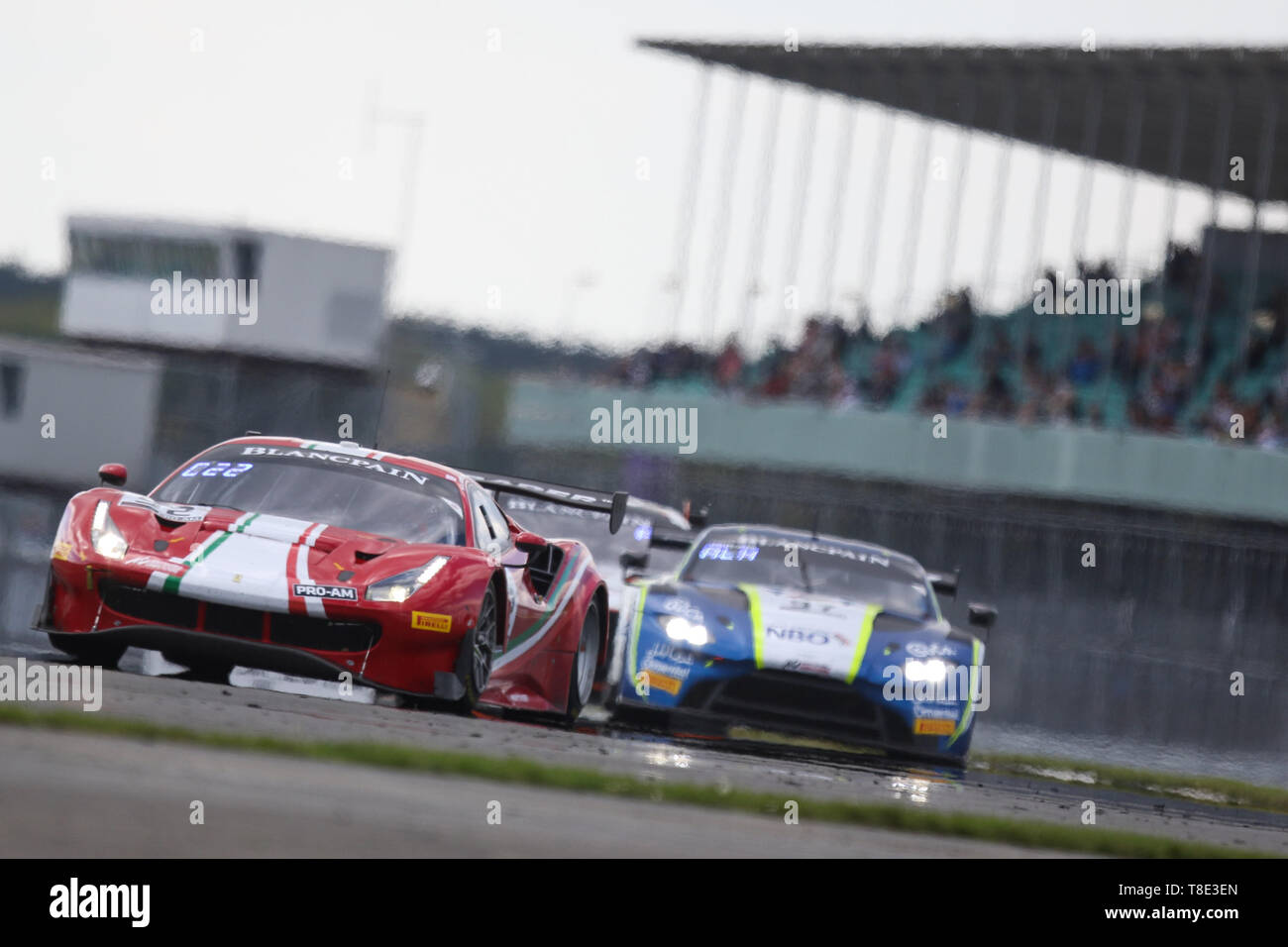 Silverstone, Großbritannien. 12. Mai 2019. AF Corse Ferrari 488 GT3 mit Treibern Niek Hommerson, Louis Machiels & Andrea Bertolini während der 2019 Blancpain GT Serie Endurance Cup auf dem Silverstone Circuit, Silverstone, England am 12. Mai 2019. Foto von Jurek Biegus. Nur die redaktionelle Nutzung, eine Lizenz für die gewerbliche Nutzung erforderlich. Keine Verwendung in Wetten, Spiele oder einer einzelnen Verein/Liga/player Publikationen. Credit: UK Sport Pics Ltd/Alamy leben Nachrichten Stockfoto