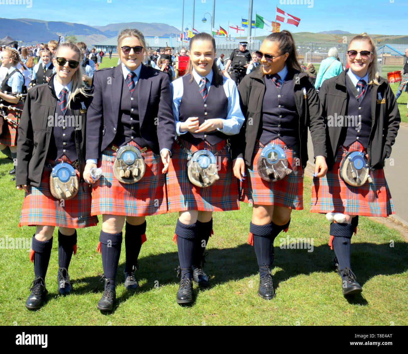 Gourock, Schottland, UK, 12. Mai, 2019, UK Wetter. Sonnige scorcher ein Tag für die ersten Highland Games des Jahres als Menschen die Sonne in Plaid genießen. Kredit Gerard Fähre / alamy Leben Nachrichten Stockfoto