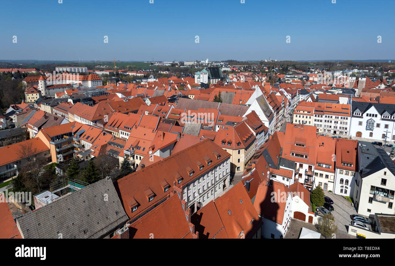 Freiberg, Deutschland. 16 Apr, 2019. Panoramablick vom Turm der St. Petri Kirche in der Altstadt mit dem Schloss Freudenstein (l) und den Dom St. Marien (M). Credit: Robert Michael/dpa-Zentralbild/ZB/dpa/Alamy leben Nachrichten Stockfoto