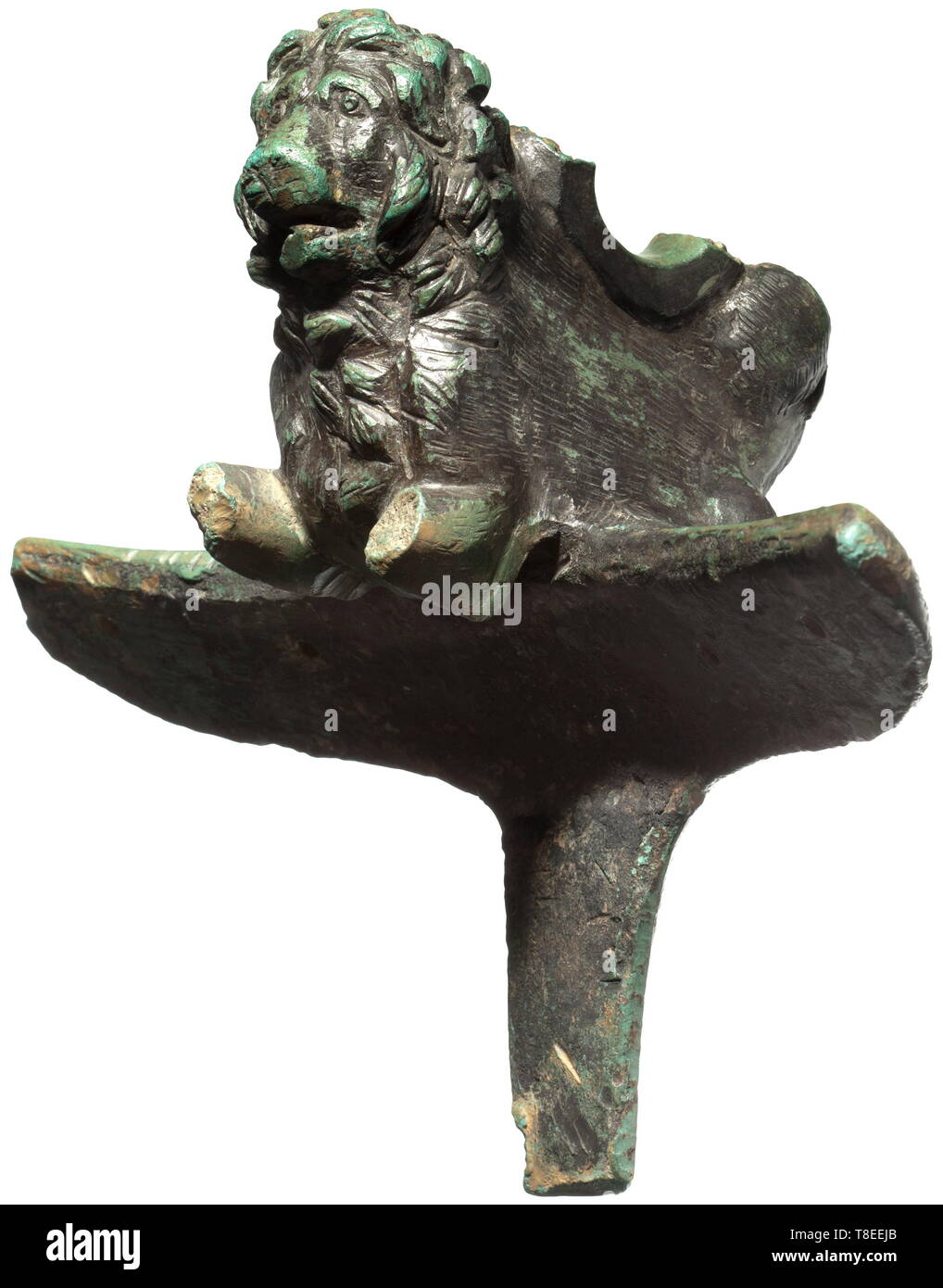 Eine römische Großer Griff, 1./2. Jahrhundert n. Chr. Bronze mit schwarz-grüne Patina. Massiv Verschraubung mit drei-dimensionalen, männliche Büste auf der Außenseite sowie Wing-Formteile für Fixierung, jedes mit zwei Bohrungen, an den Seiten werfen. Der anderen Seite, mit dem Kopf und dem (gekürzt) Pfote eines dreidimensional Lion modelliert, mit einem starken Loop (abgebrochen) an der Spitze. Der Leiter der männlichen Brust etwas geklopft, eine 'Tragfläche' leicht verkürzt. Breite 31,5 cm, Gewicht 6,4 kg. Wahrscheinlich in der einen und einem großen Kessel oder ein übergroßes Schiff. Provenienz: Hemmerich Col, Additional-Rights - Clearance-Info - Not-Available Stockfoto